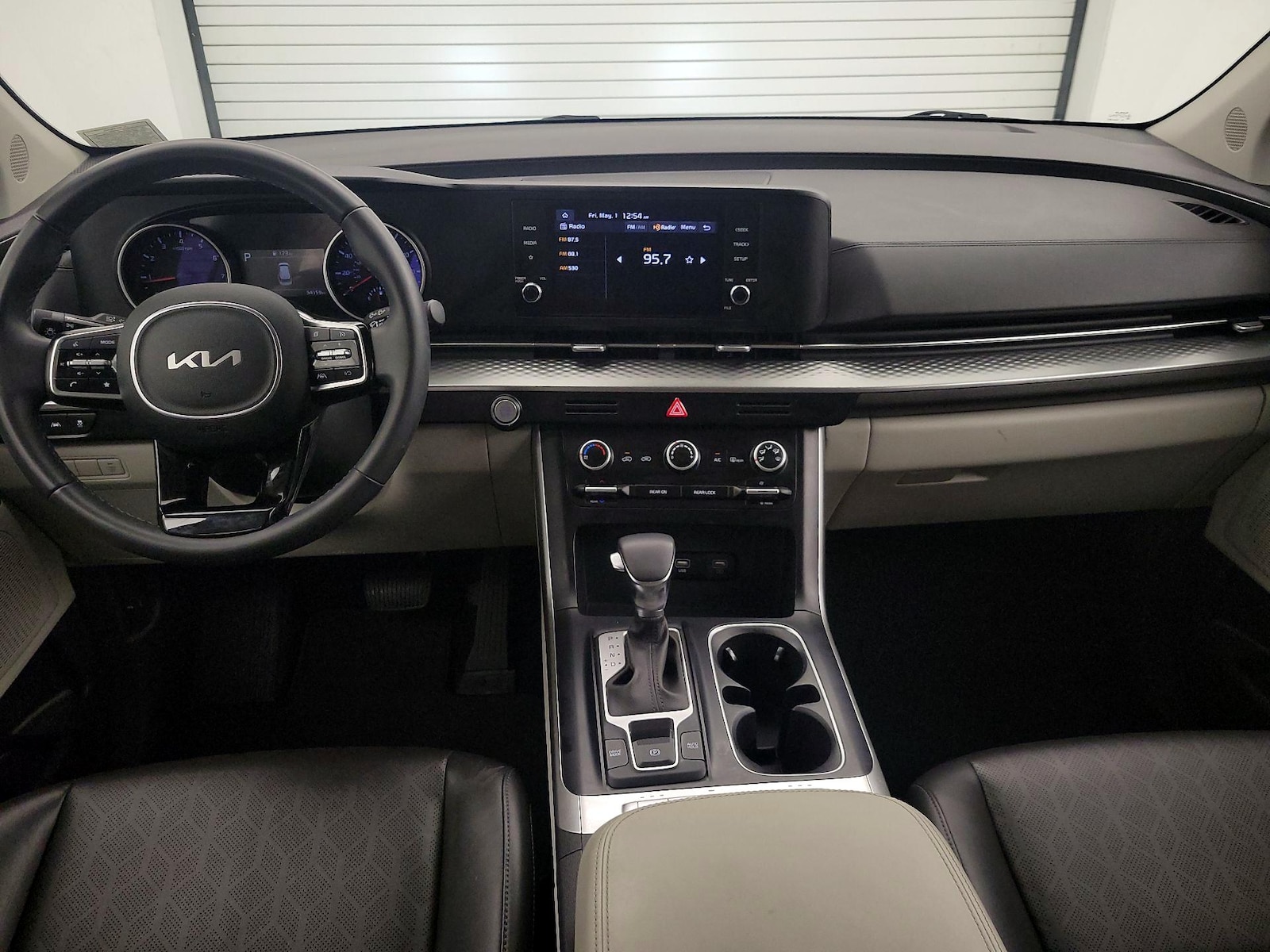 2024 Kia Carnival LX Seat Pkg - Photo 10