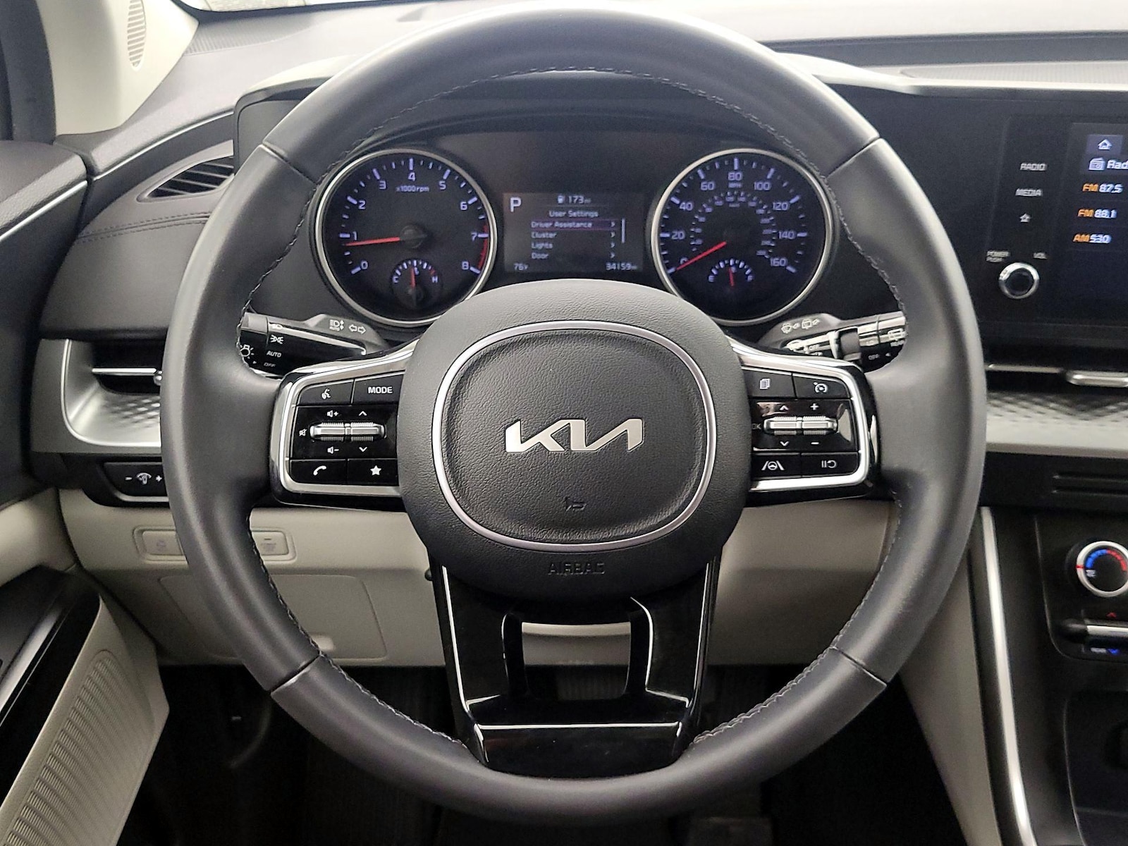 2024 Kia Carnival LX Seat Pkg - Photo 11