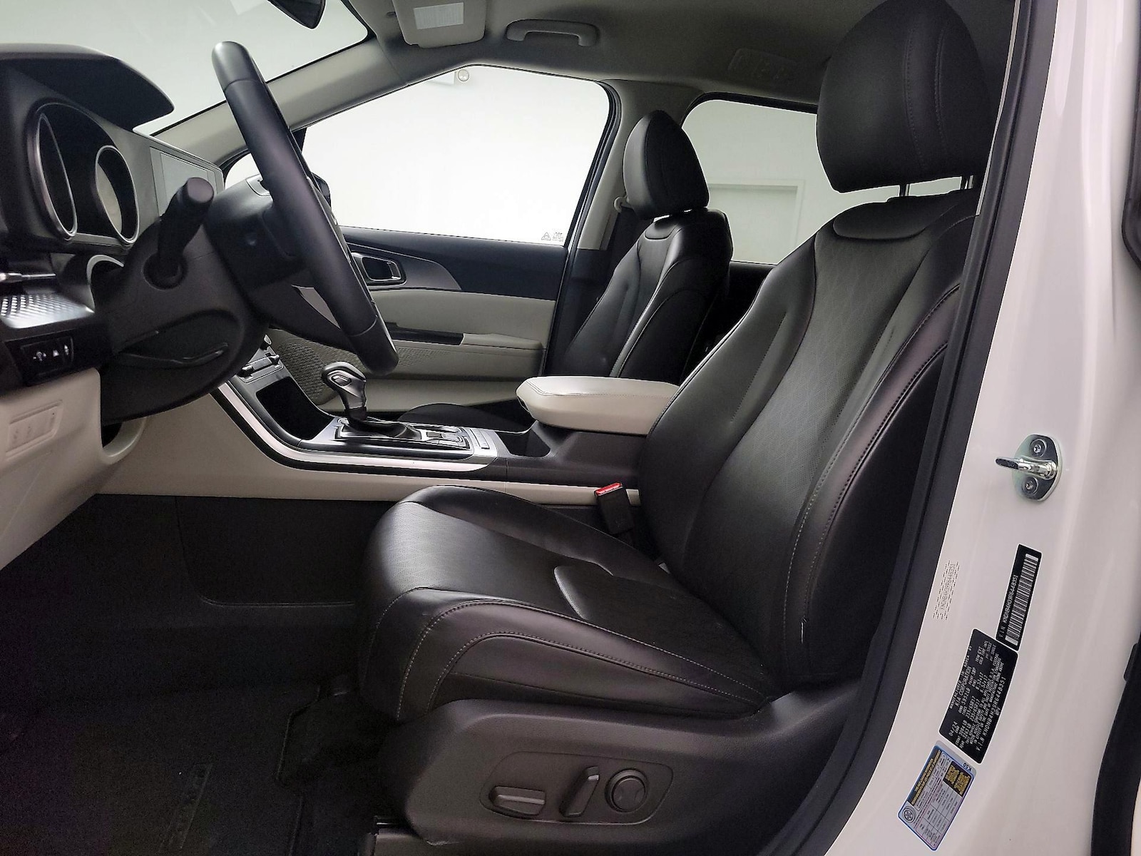 2024 Kia Carnival LX Seat Pkg - Photo 12