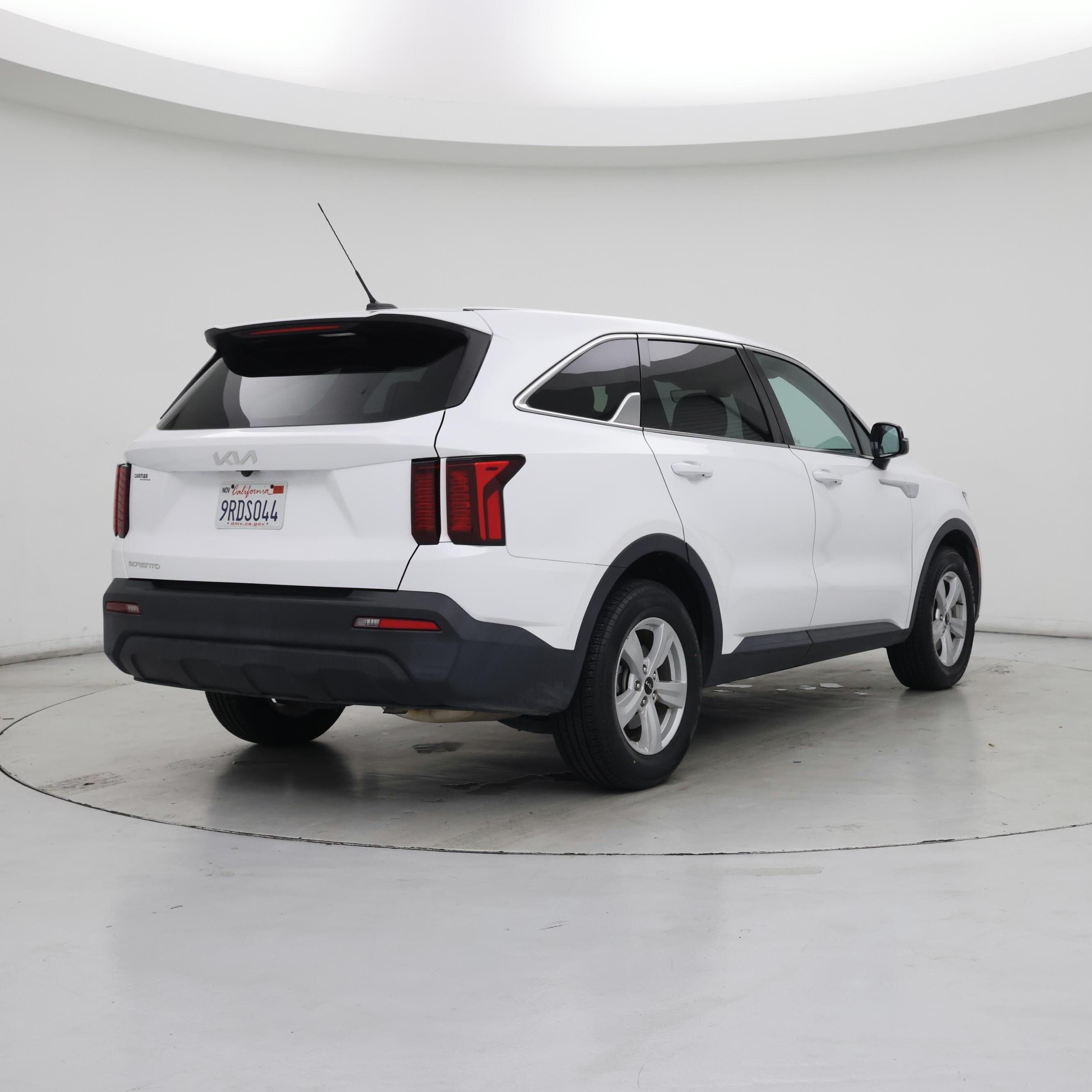 Thumbnail: 2023 Kia Sorento - 8