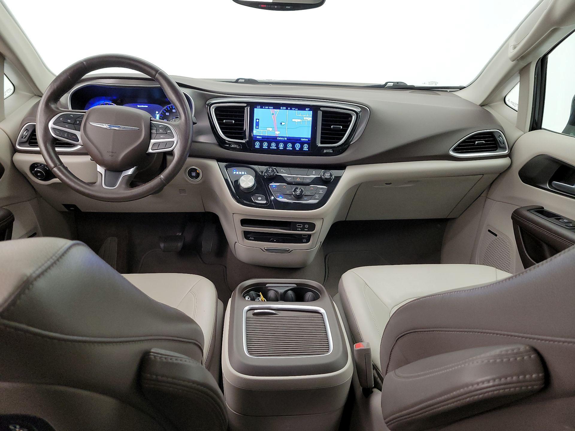 Thumbnail: 2017 Chrysler Pacifica - 9
