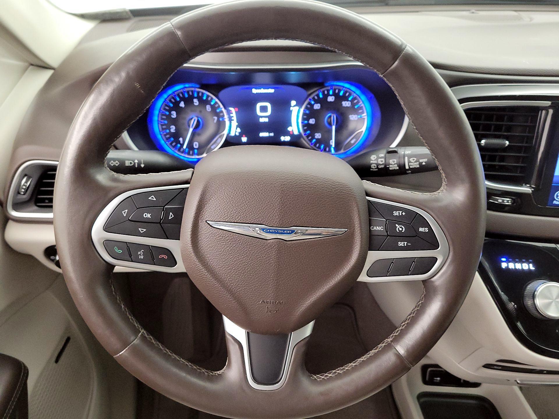 Thumbnail: 2017 Chrysler Pacifica - 10