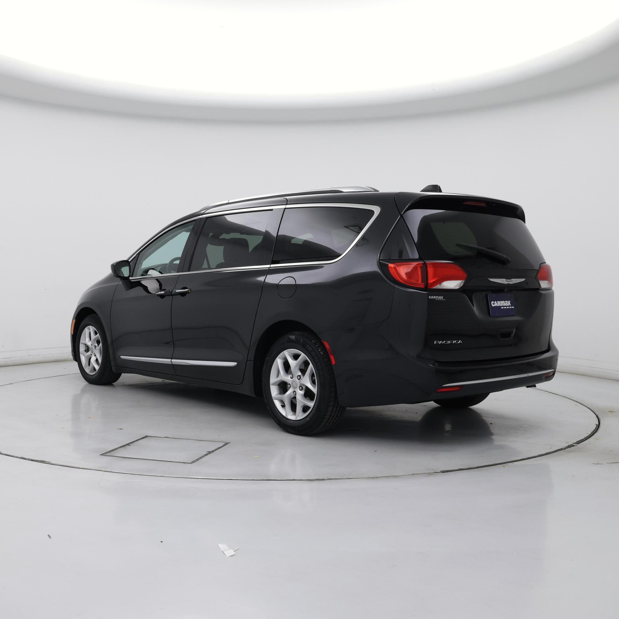 Thumbnail: 2017 Chrysler Pacifica - 2