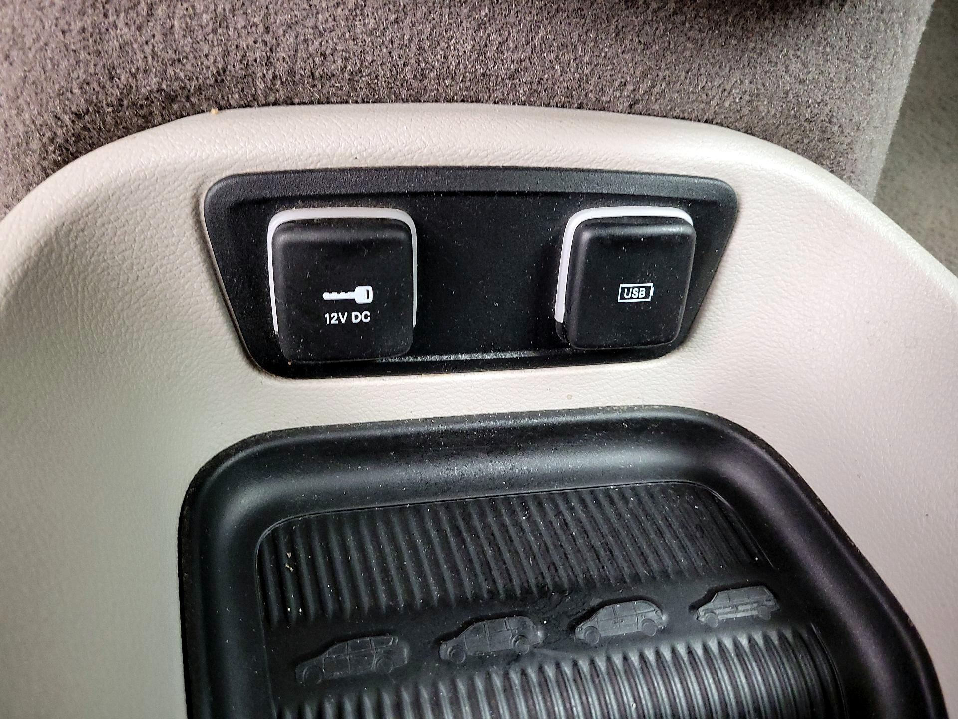 Thumbnail: 2017 Chrysler Pacifica - 19