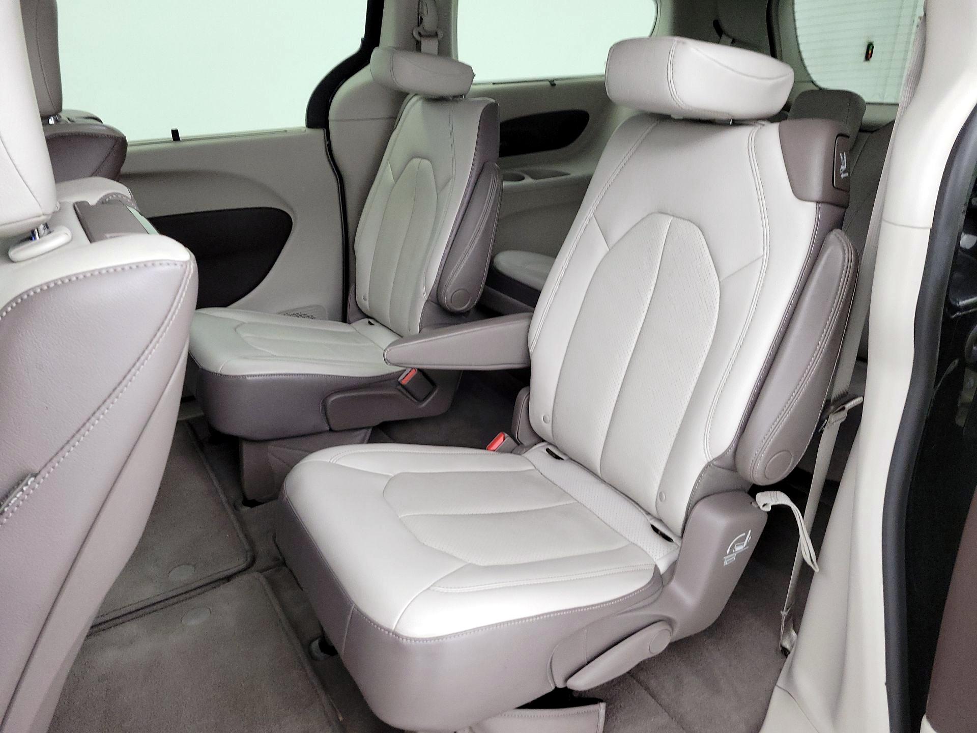 Thumbnail: 2017 Chrysler Pacifica - 20