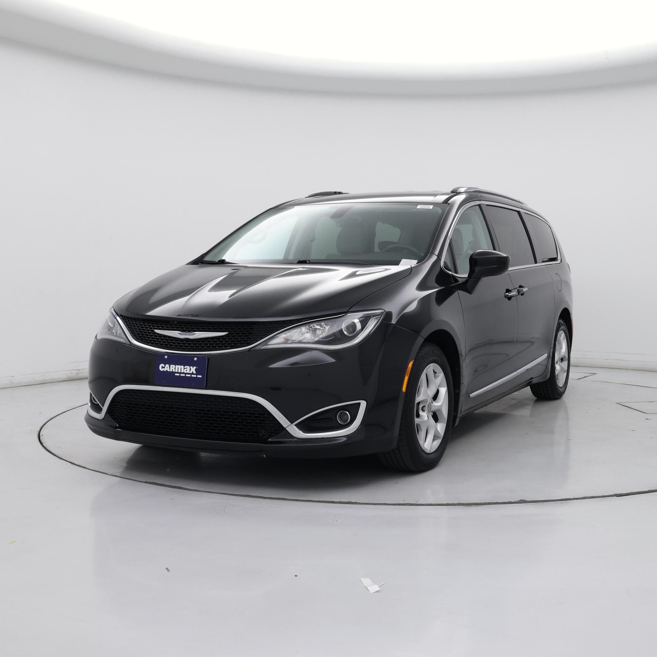 Thumbnail: 2017 Chrysler Pacifica - 4
