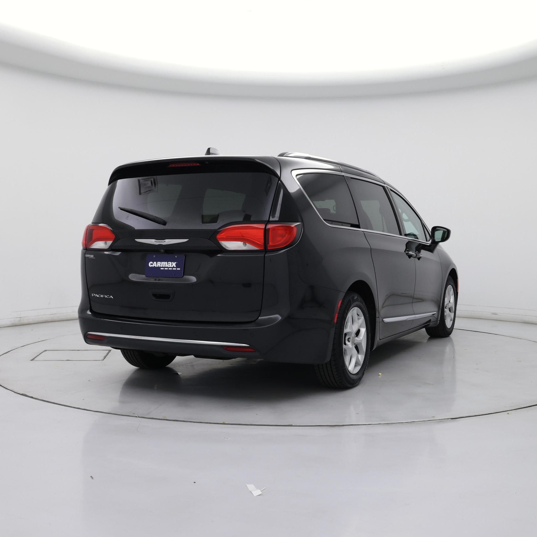 Thumbnail: 2017 Chrysler Pacifica - 8