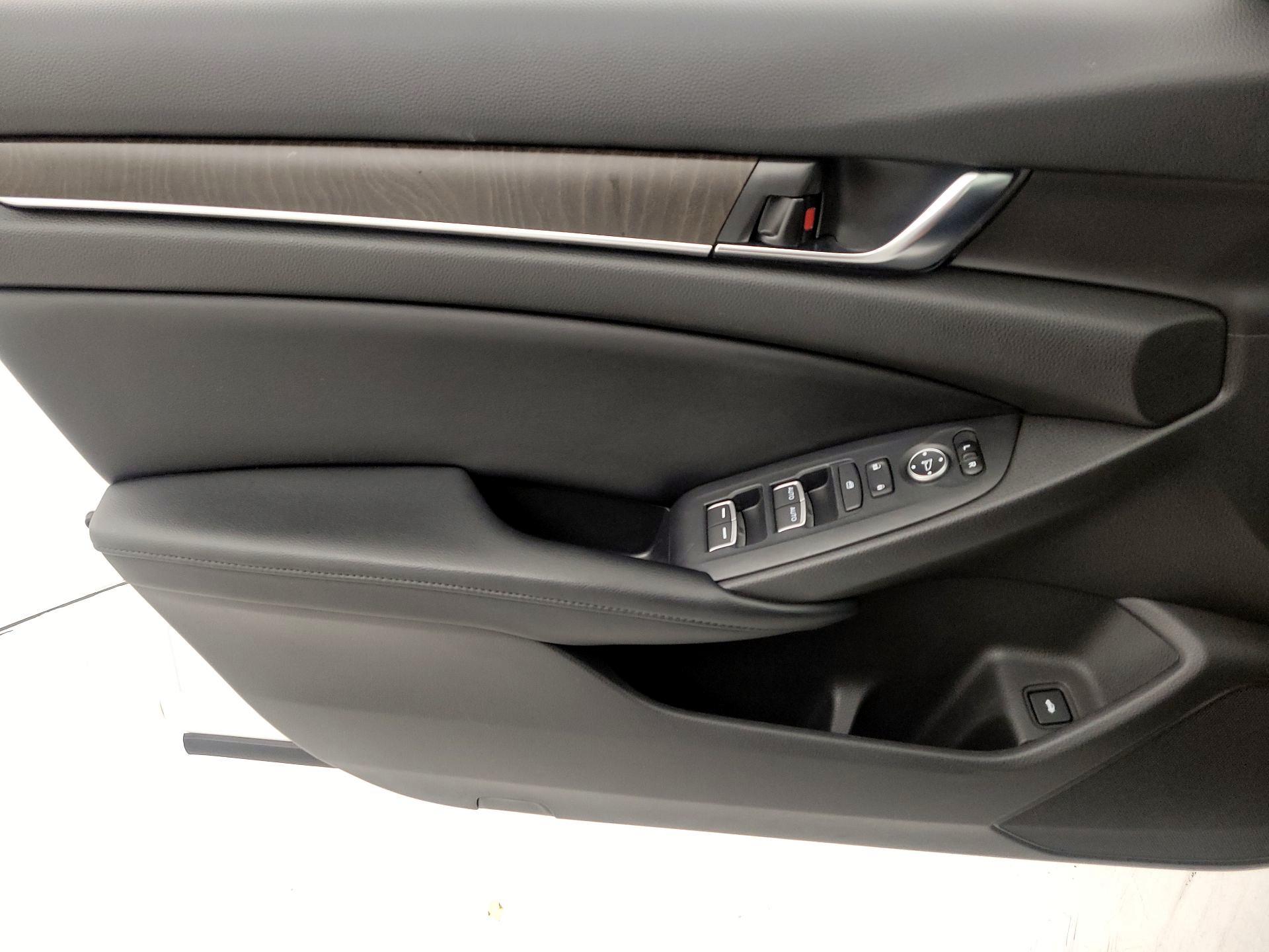 Thumbnail: 2018 Honda Accord - 12