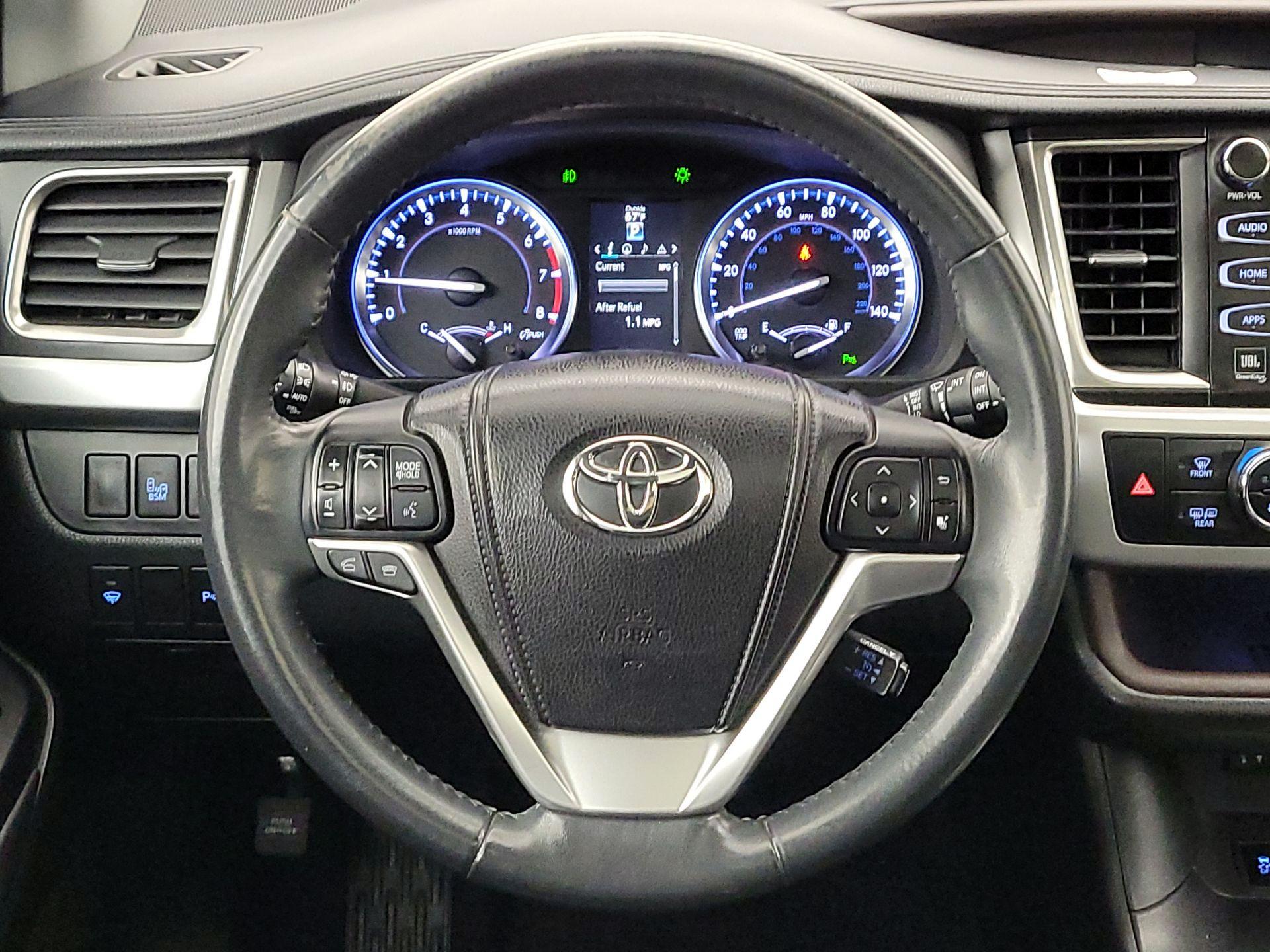 Thumbnail: 2014 Toyota Highlander - 10
