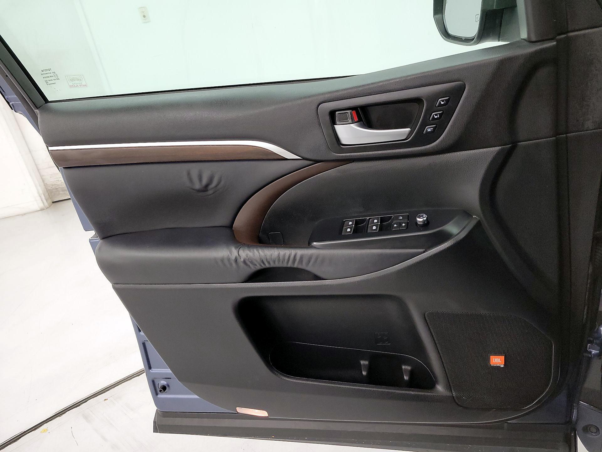 Thumbnail: 2014 Toyota Highlander - 12