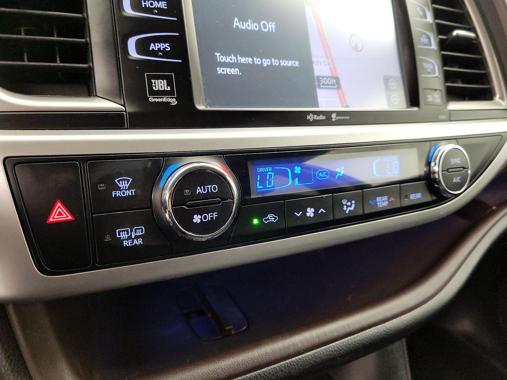 Thumbnail: 2014 Toyota Highlander - 16