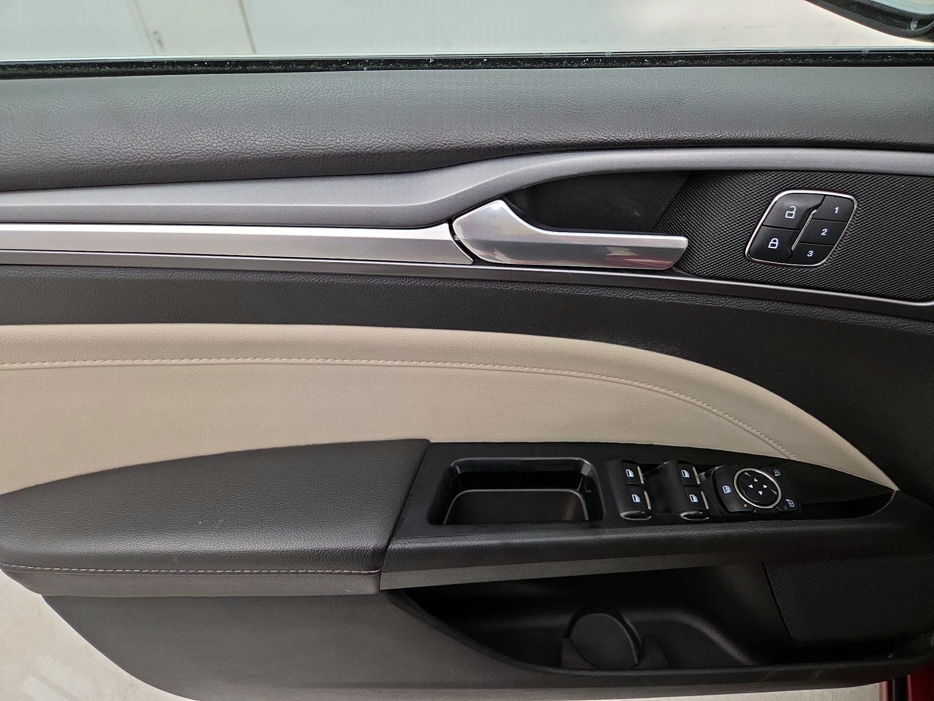 Thumbnail: 2015 Ford Fusion - 12