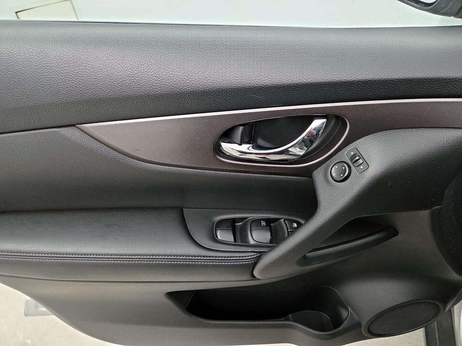 Thumbnail: 2015 Nissan Rogue - 12