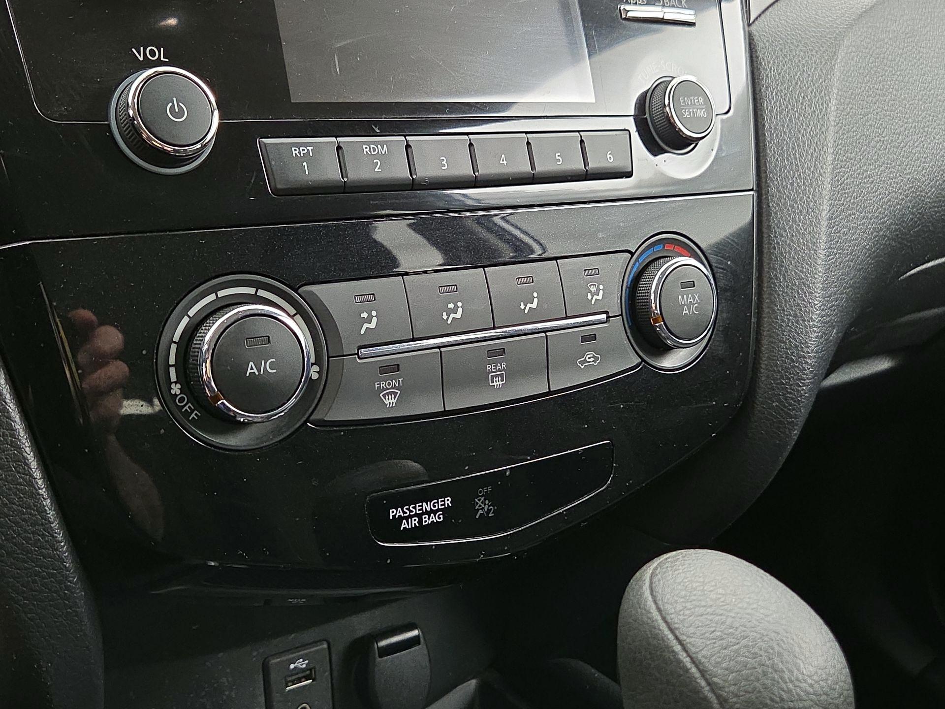 Thumbnail: 2015 Nissan Rogue - 16