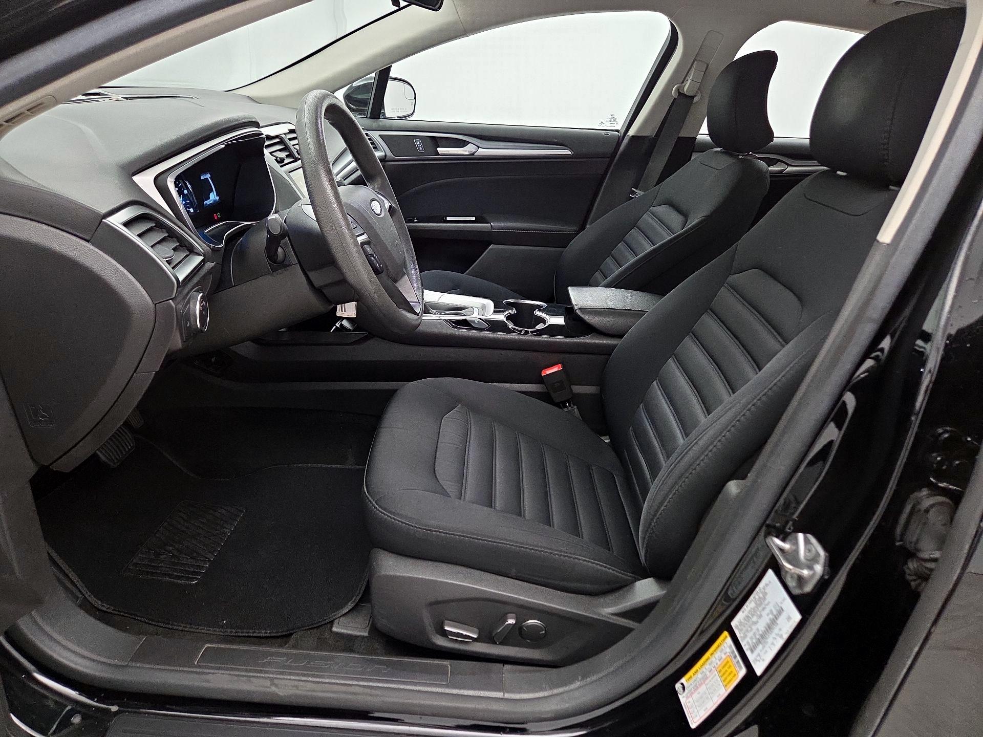 Thumbnail: 2016 Ford Fusion - 11
