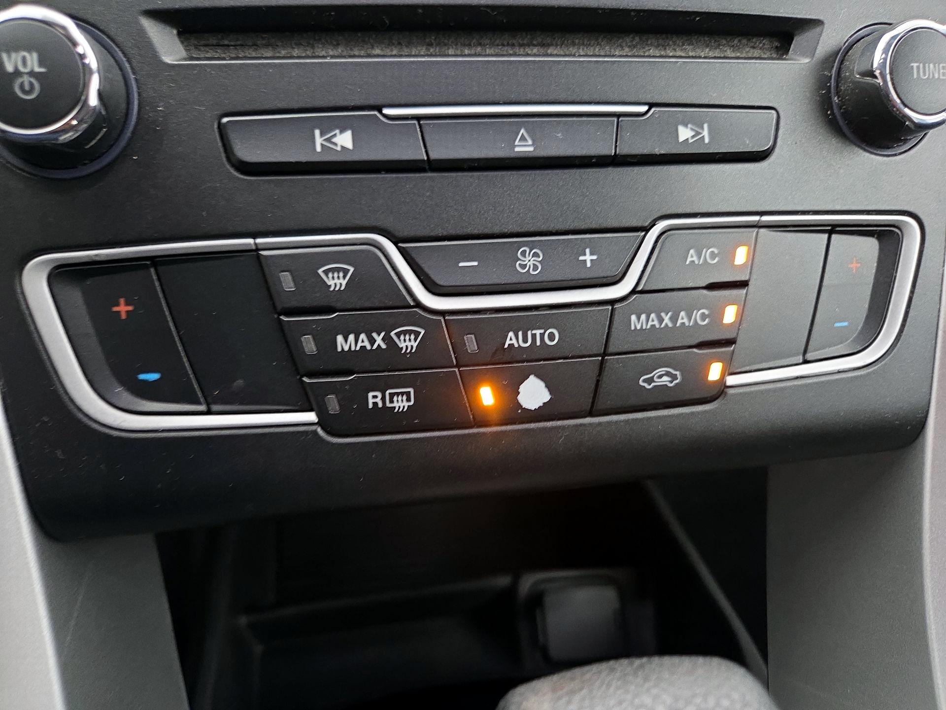 Thumbnail: 2016 Ford Fusion - 16