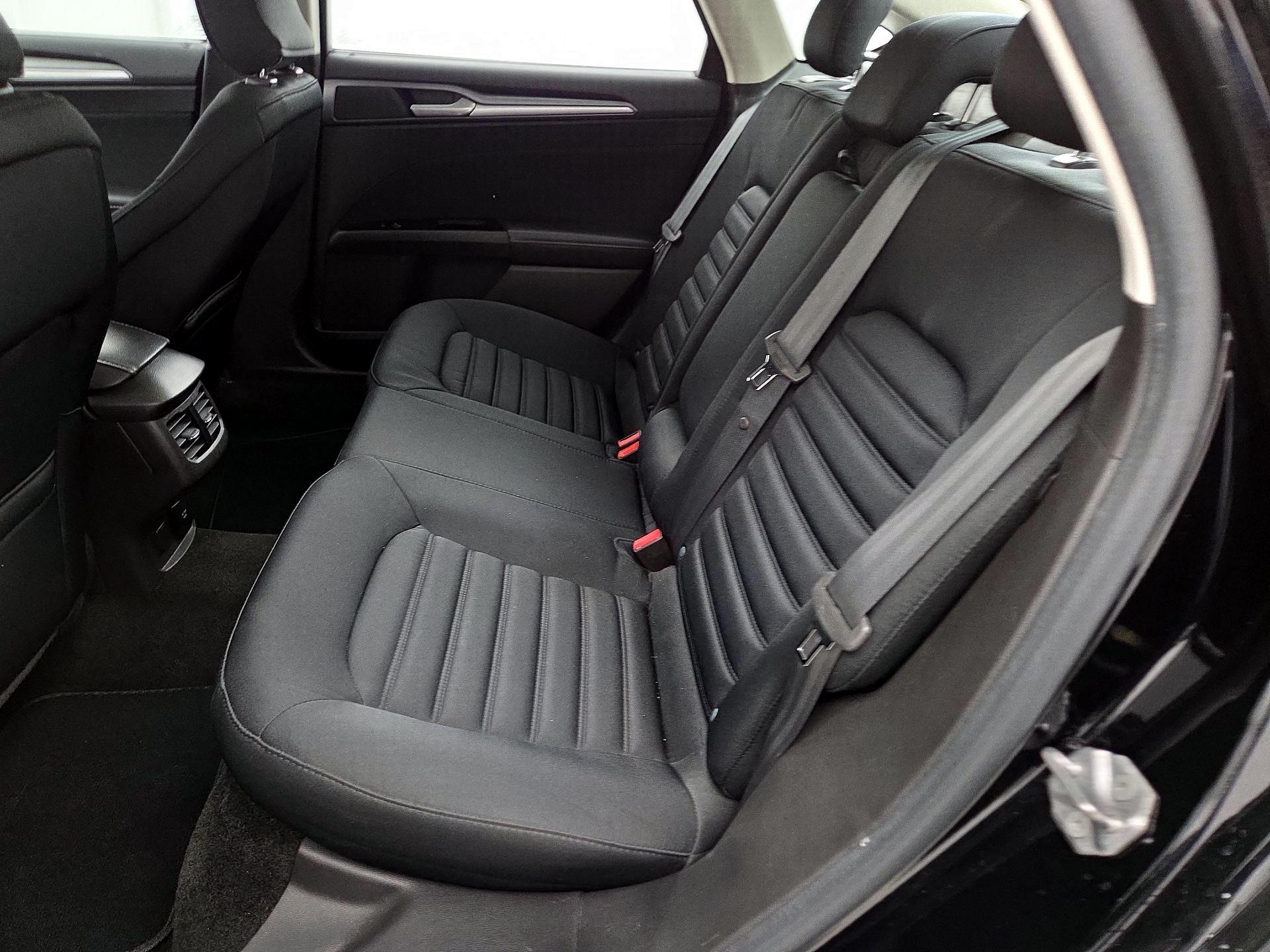 Thumbnail: 2016 Ford Fusion - 18