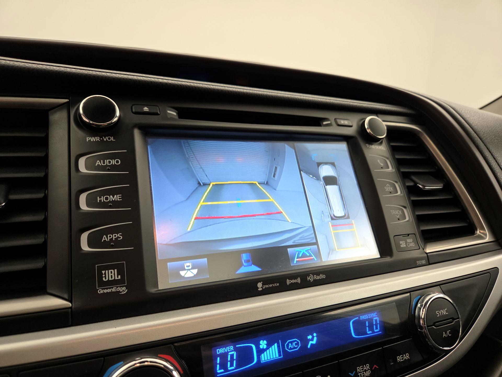 Thumbnail: 2018 Toyota Highlander - 14
