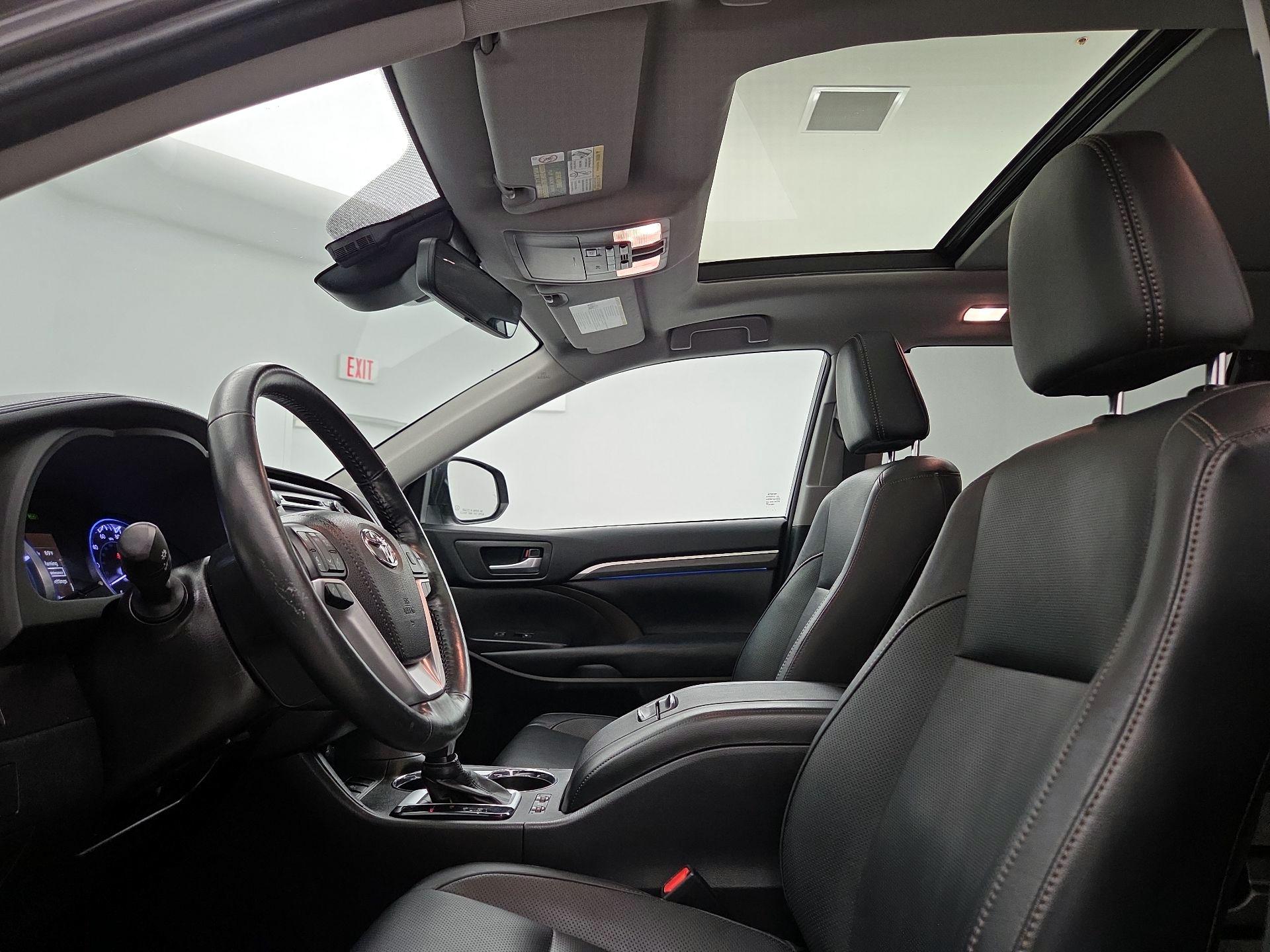Thumbnail: 2018 Toyota Highlander - 19