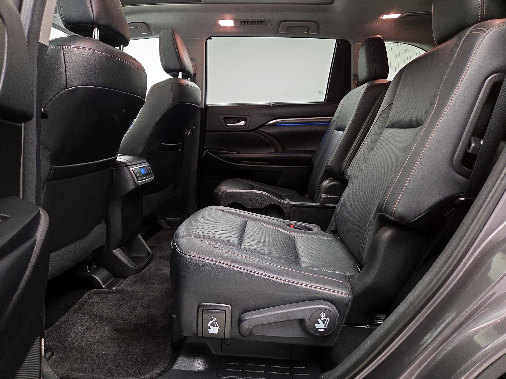 Thumbnail: 2018 Toyota Highlander - 20