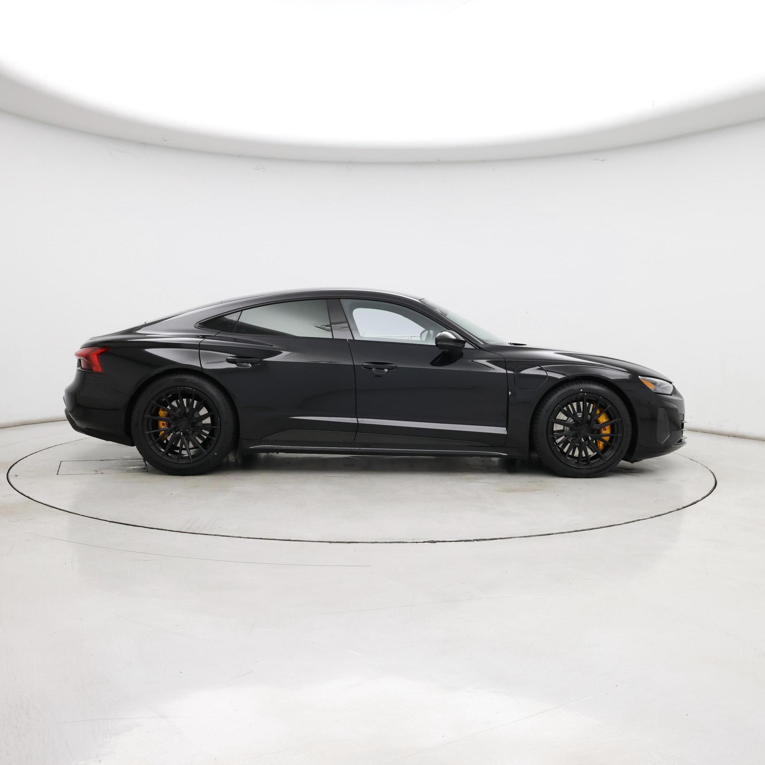 Thumbnail: 2023 Audi RS e-tron GT - 7