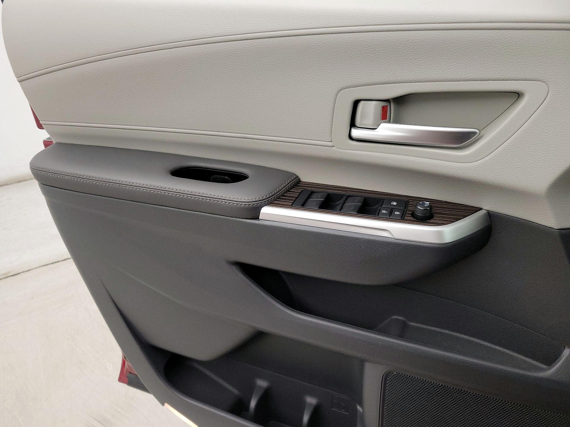 Thumbnail: 2023 Toyota Sienna - 12