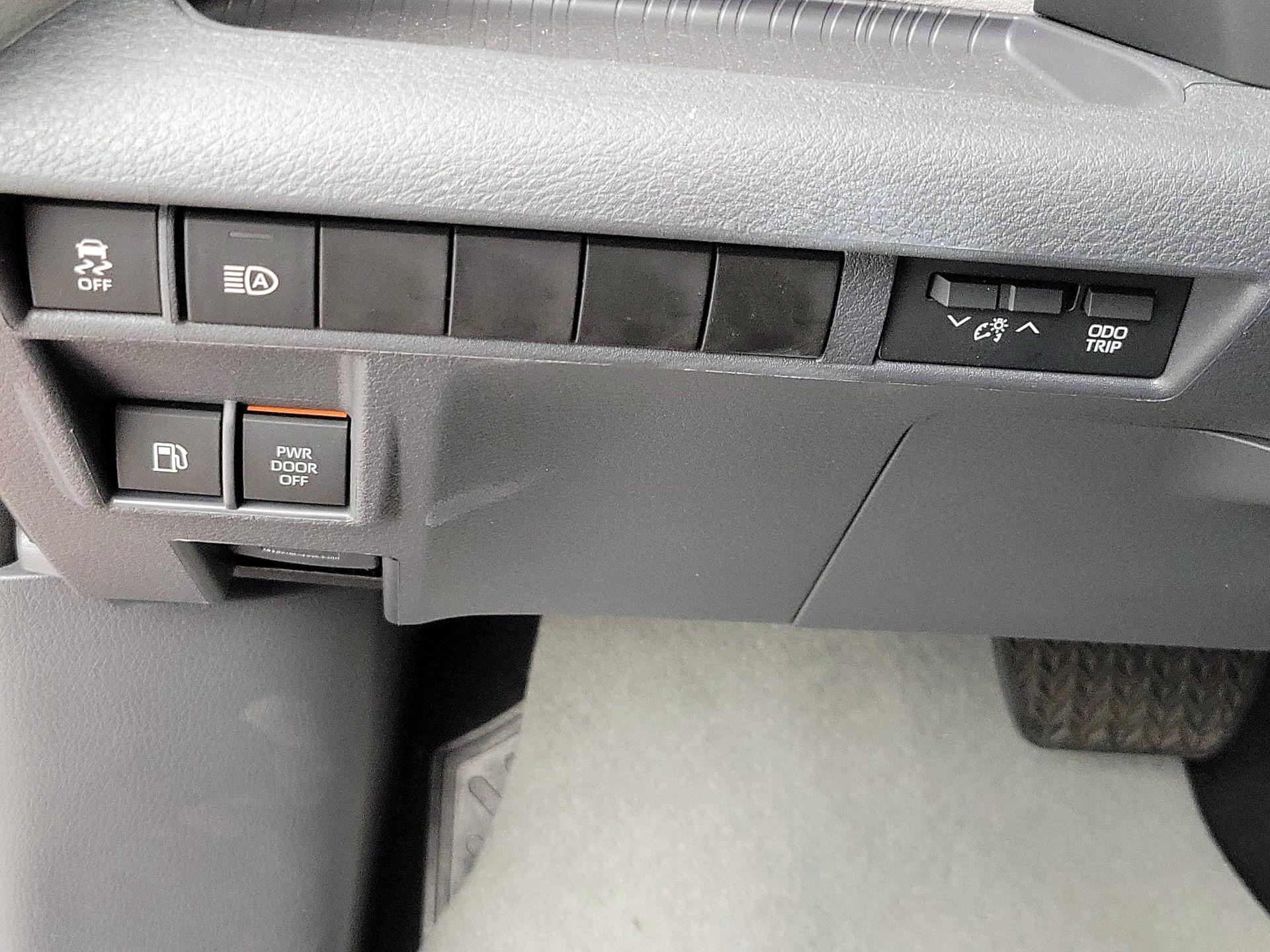 Thumbnail: 2023 Toyota Sienna - 13