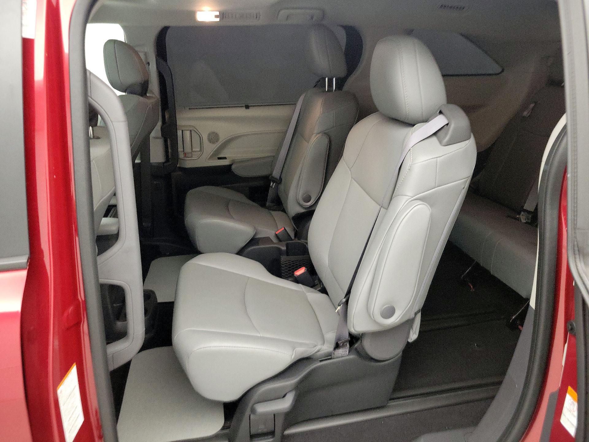 Thumbnail: 2023 Toyota Sienna - 20