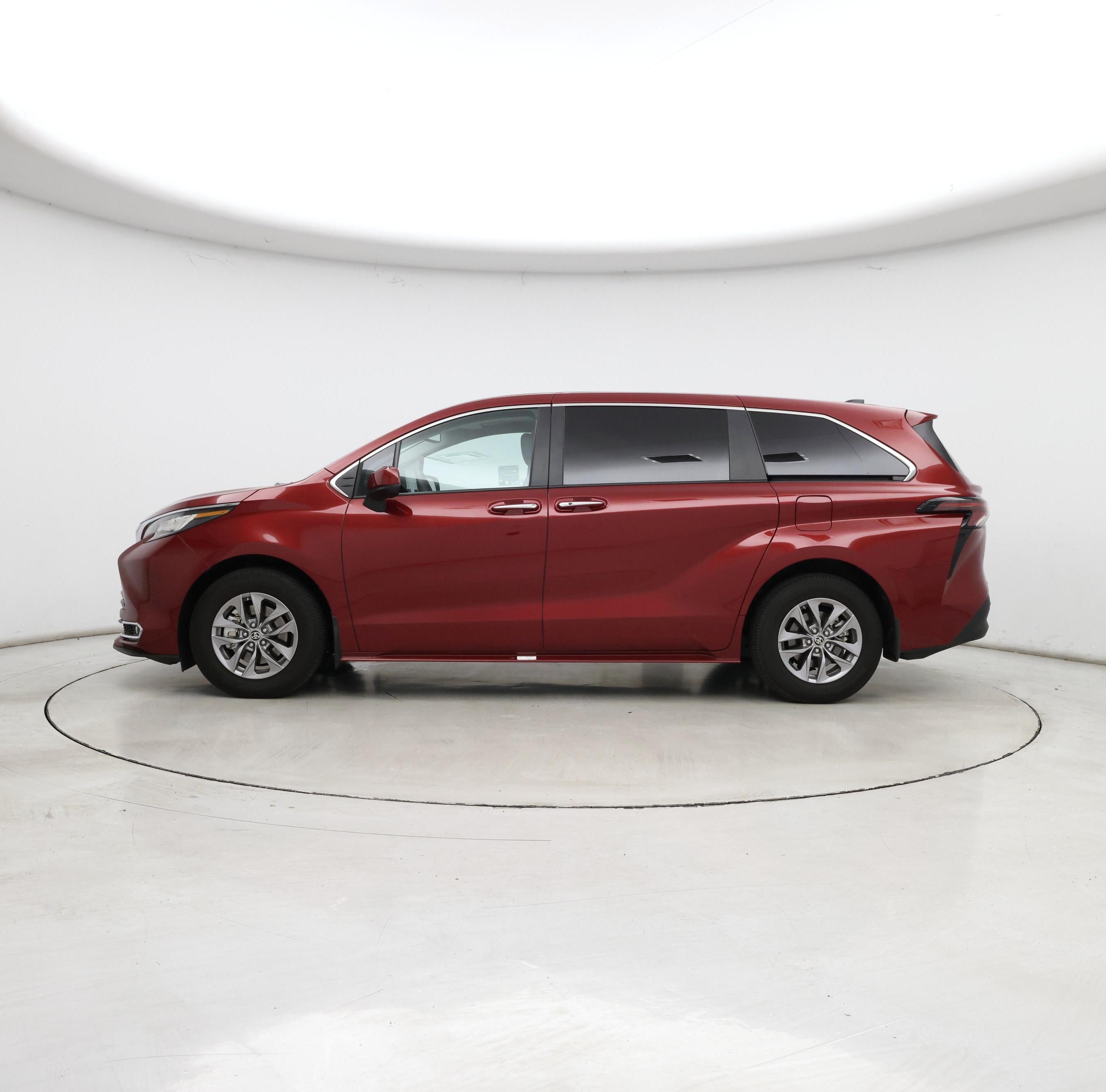 Thumbnail: 2023 Toyota Sienna - 3