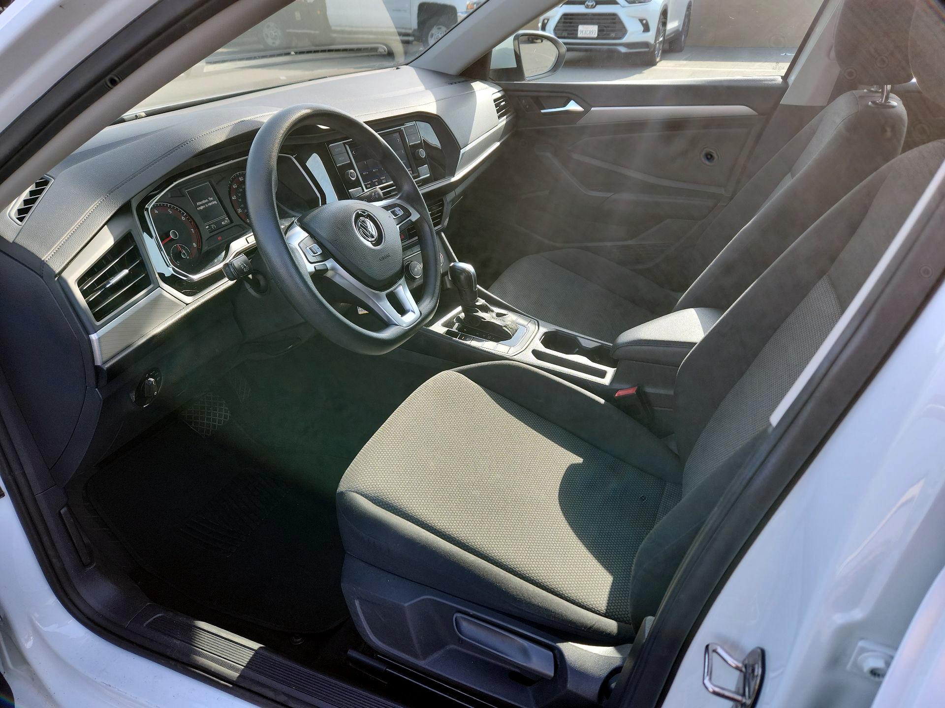 Thumbnail: 2019 Volkswagen Jetta - 9
