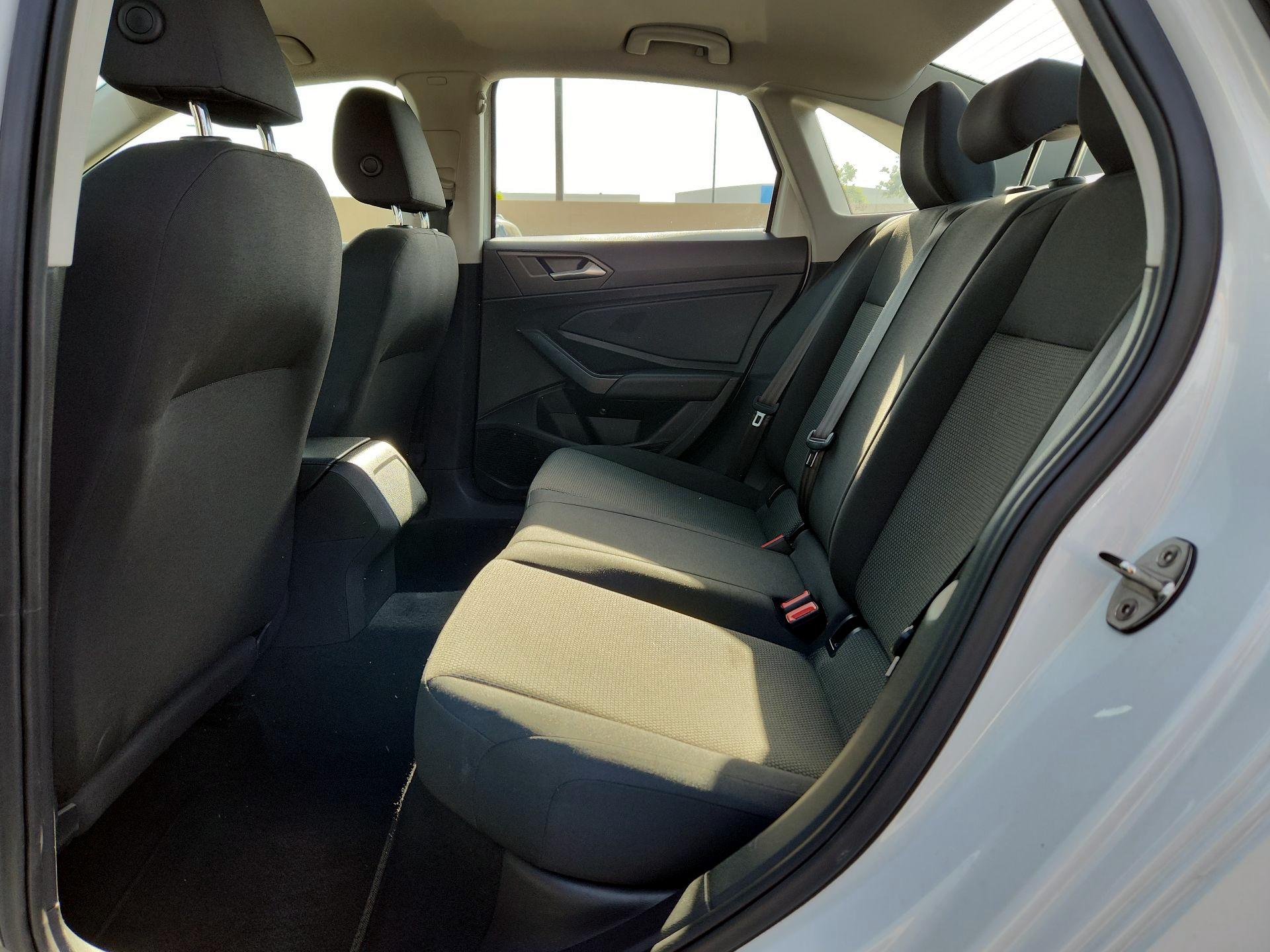 Thumbnail: 2019 Volkswagen Jetta - 17