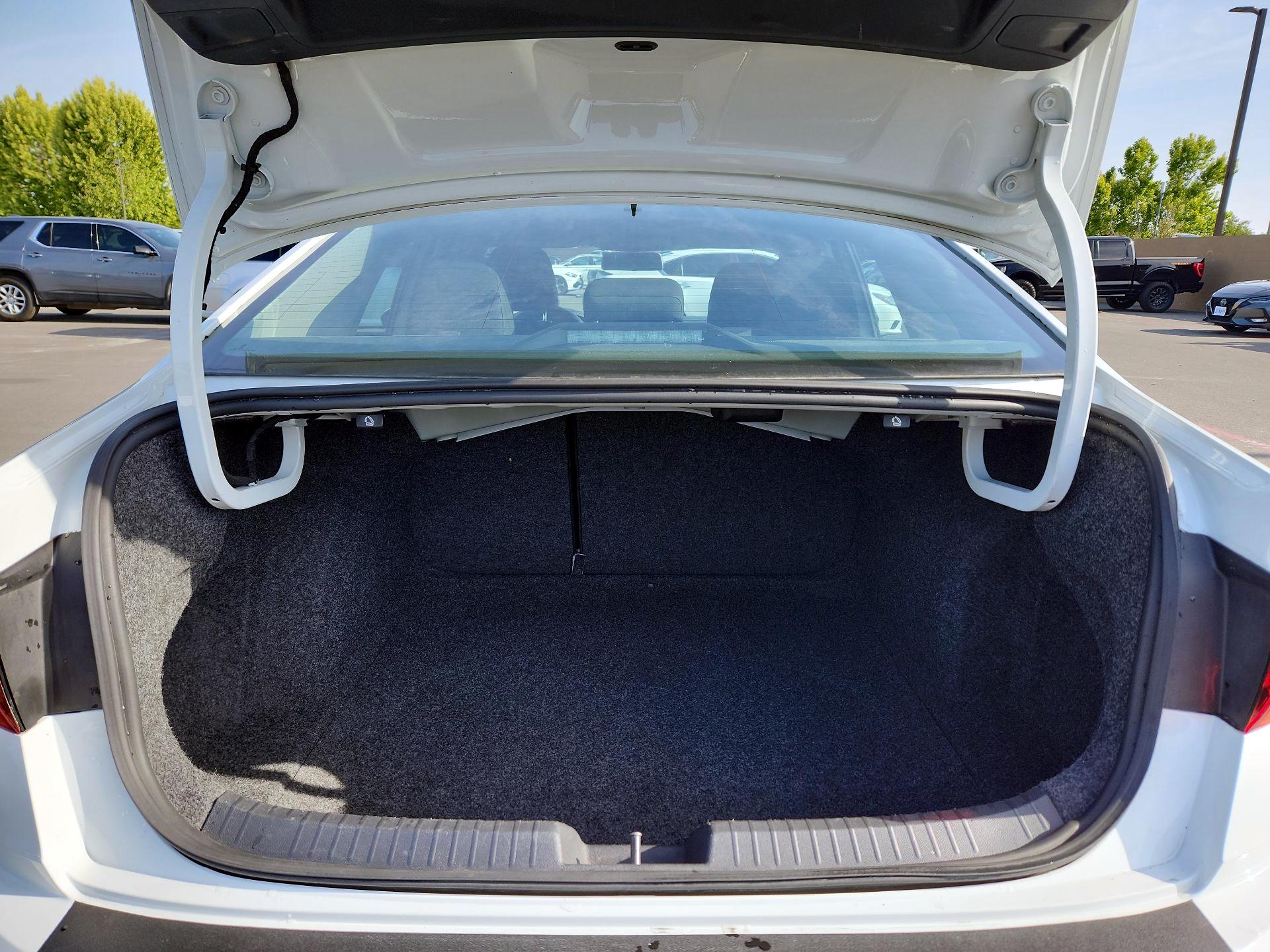 Thumbnail: 2019 Volkswagen Jetta - 18