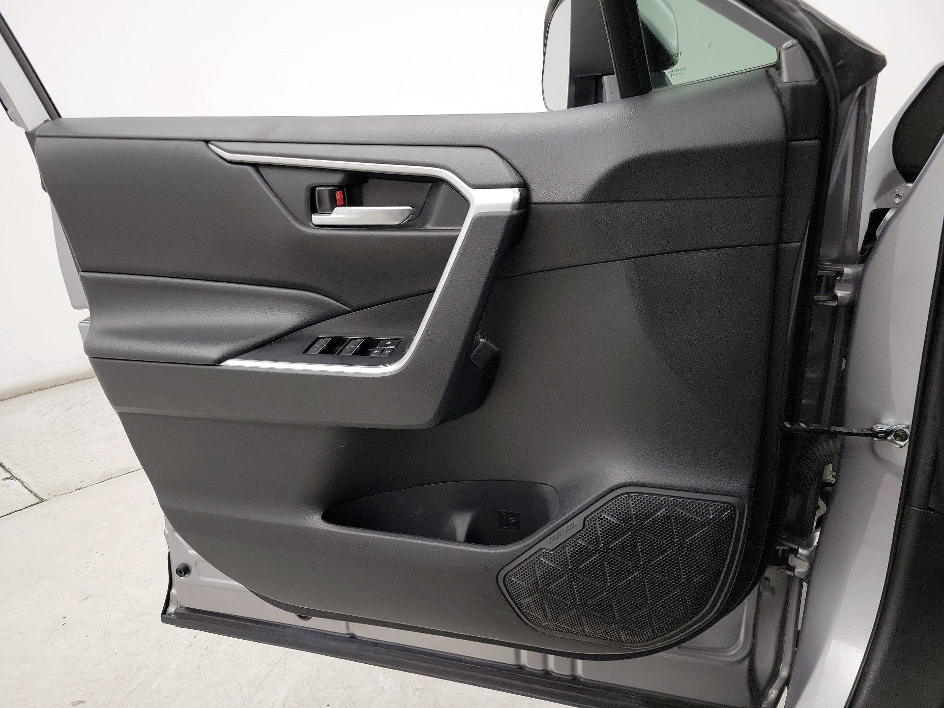 Thumbnail: 2022 Toyota RAV4 - 12