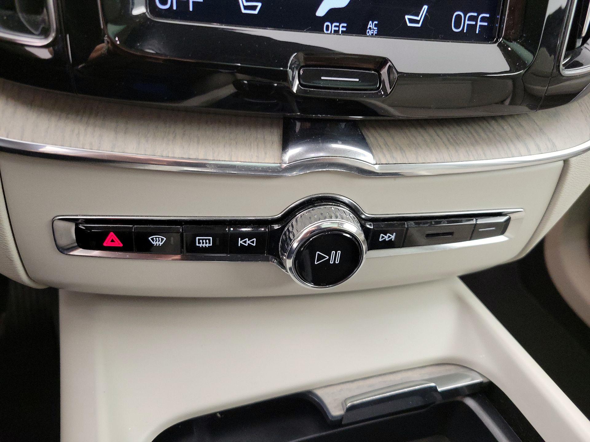 Thumbnail: 2020 Volvo XC60 - 17