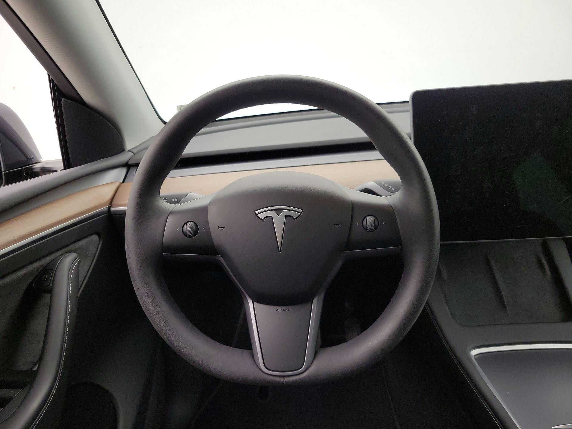 Thumbnail: 2023 Tesla Model Y - 10
