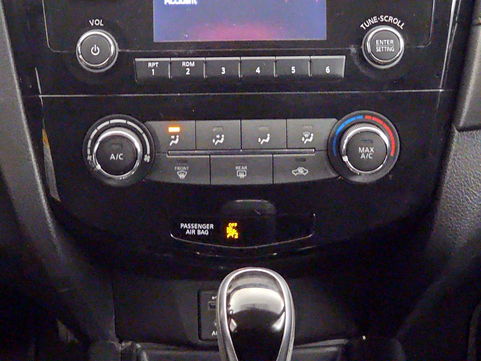 Thumbnail: 2017 Nissan Rogue - 16