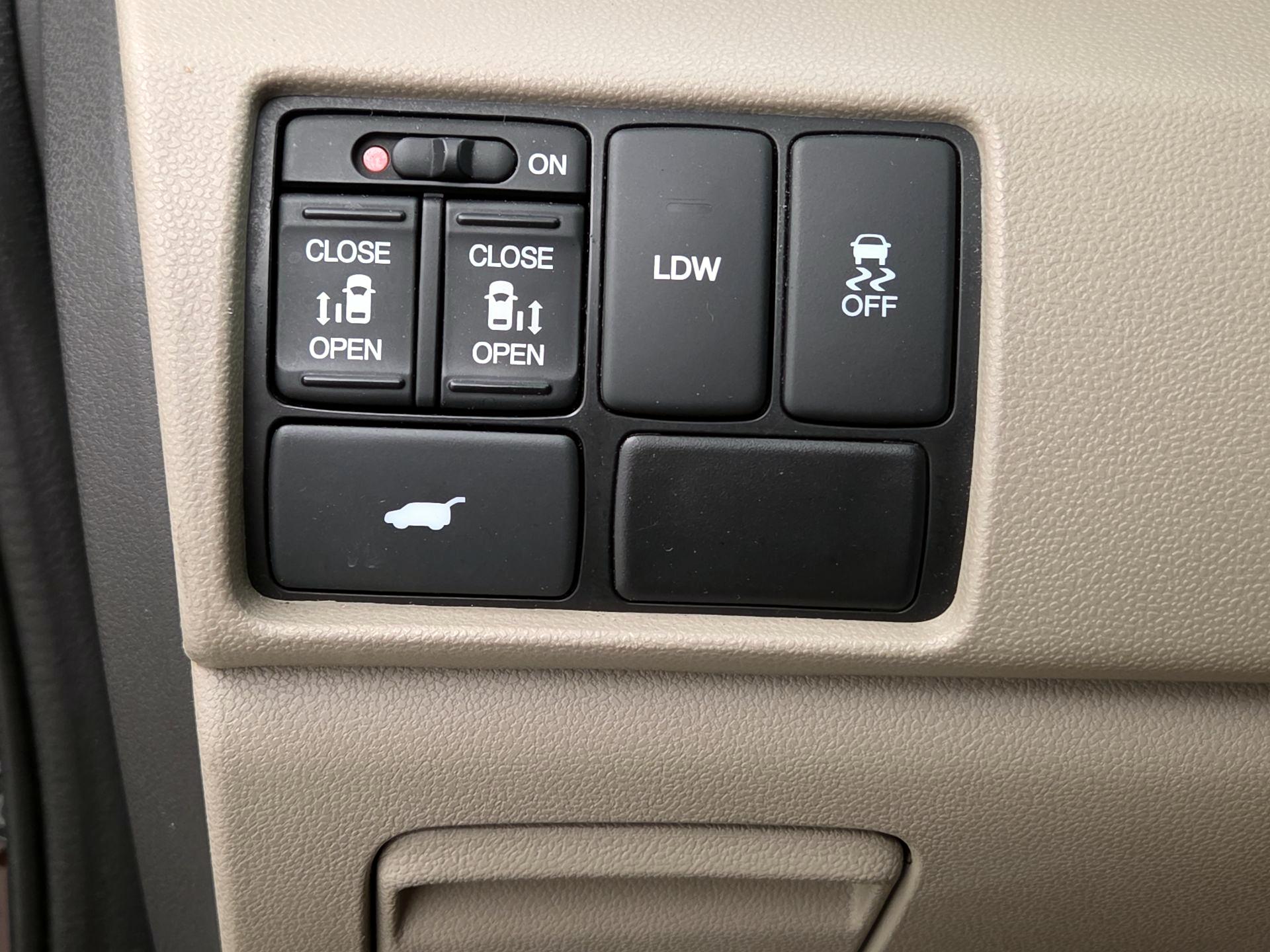 Thumbnail: 2014 Honda Odyssey - 13