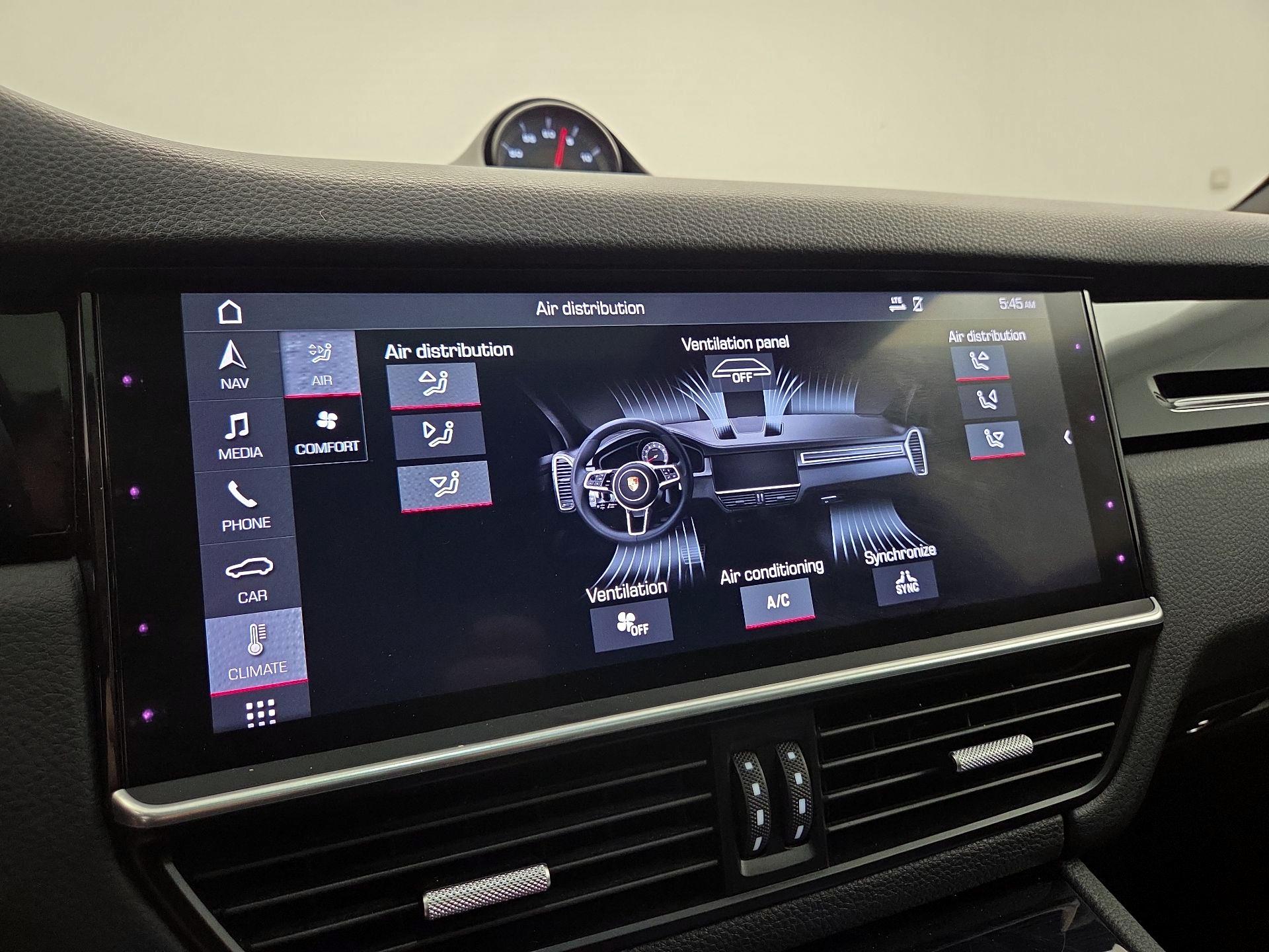 Thumbnail: 2019 Porsche Cayenne - 17