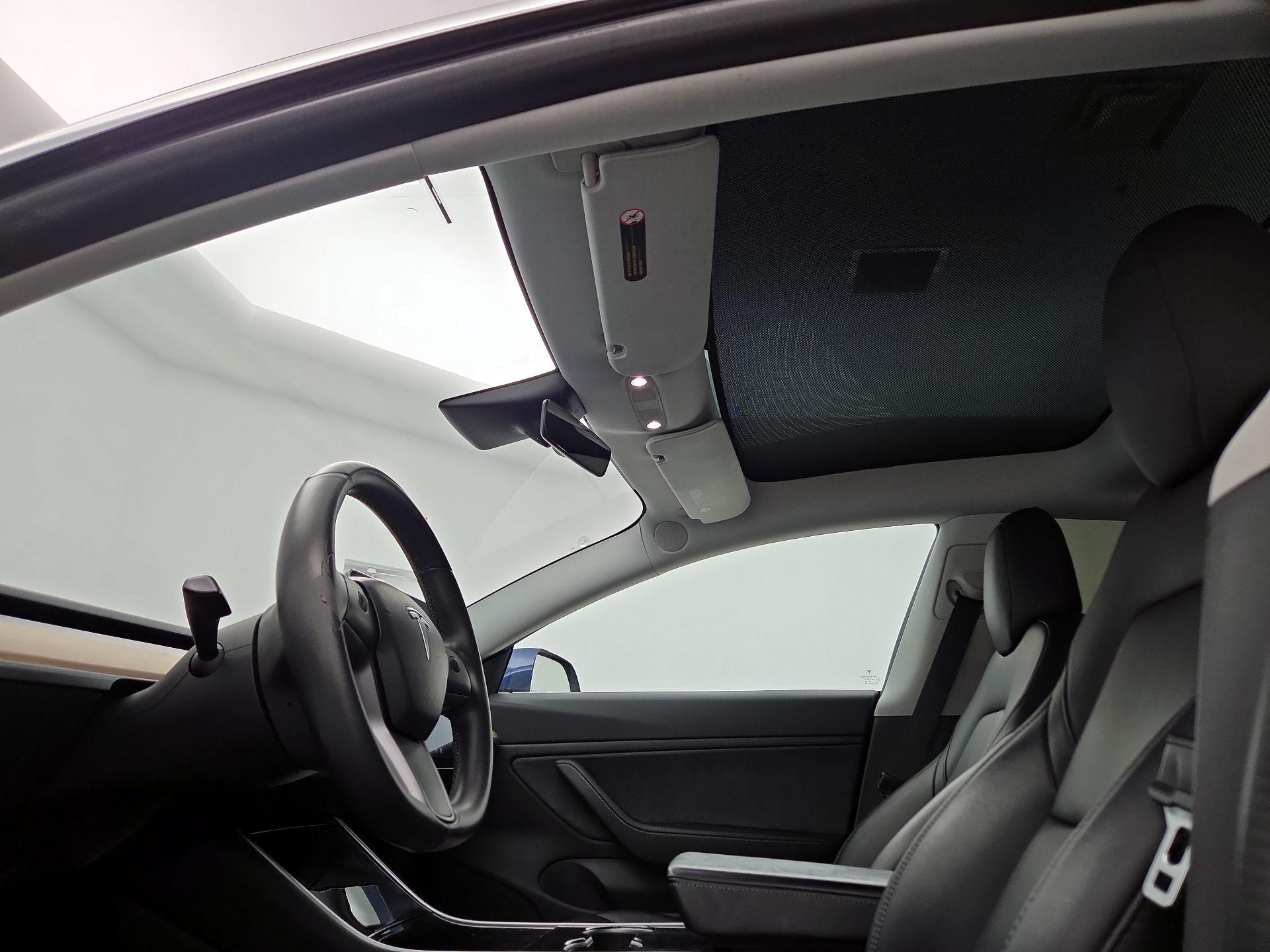 Thumbnail: 2019 Tesla Model 3 - 17