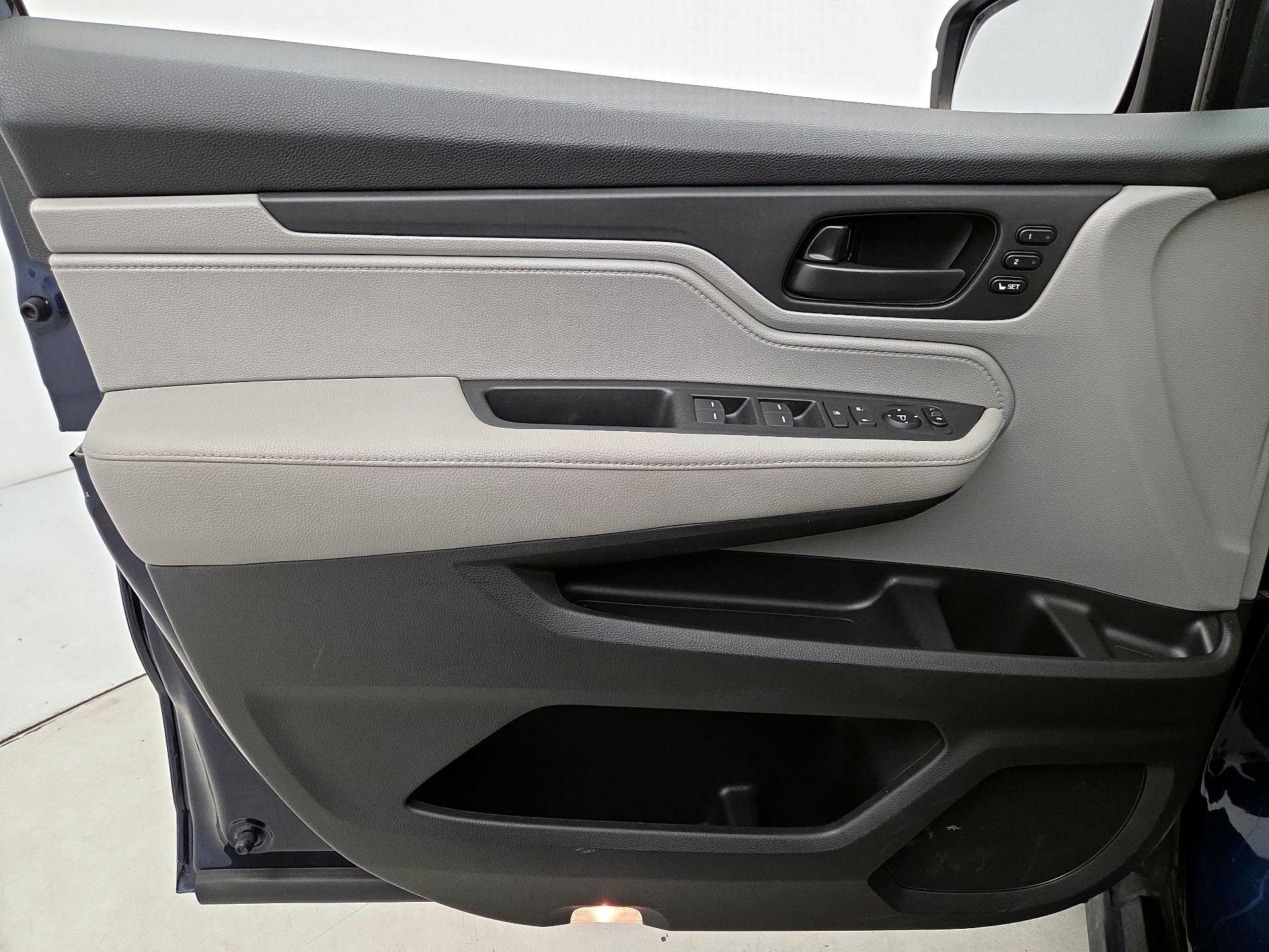 Thumbnail: 2018 Honda Odyssey - 12
