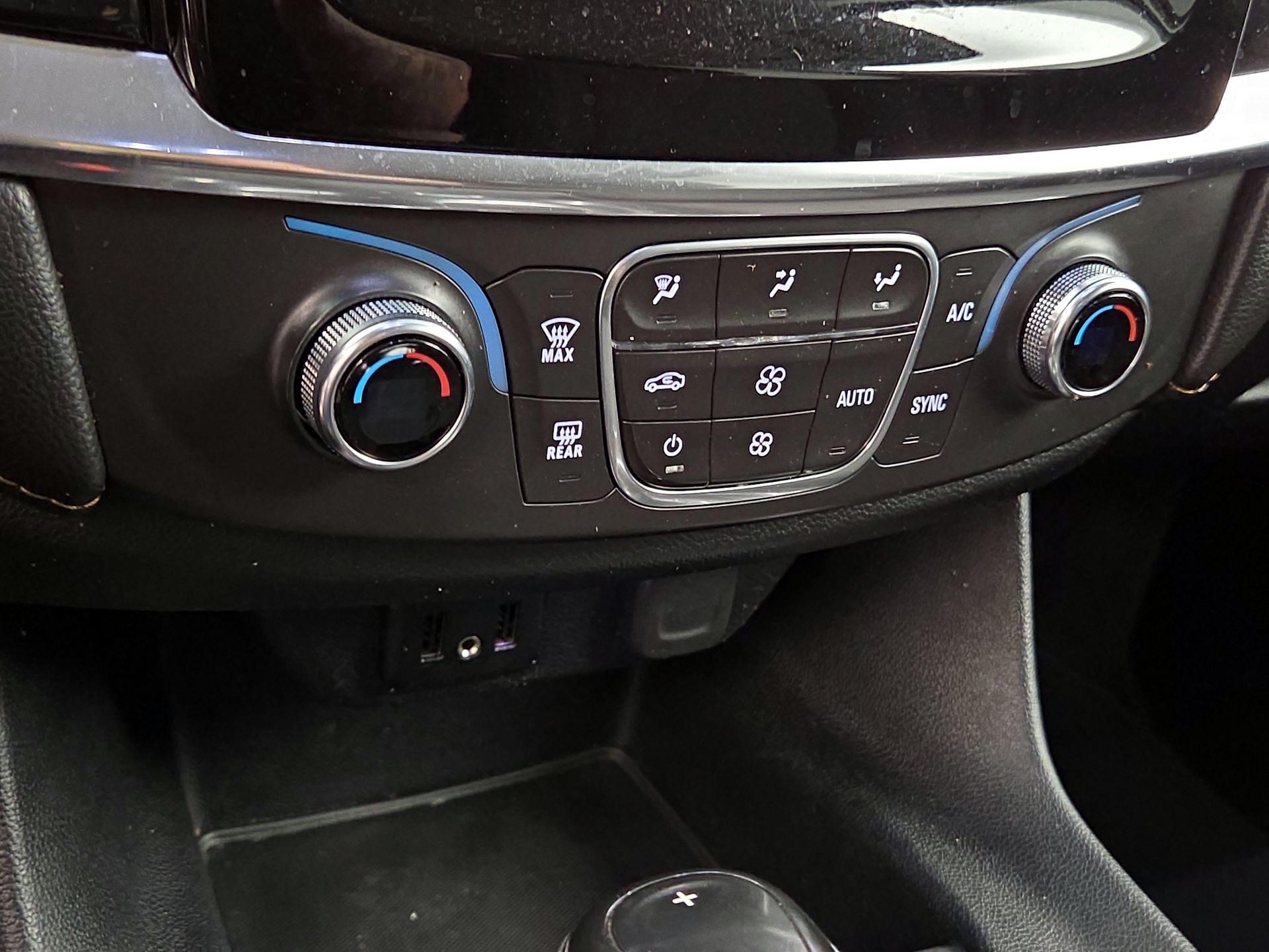 Thumbnail: 2019 Chevrolet Traverse - 16