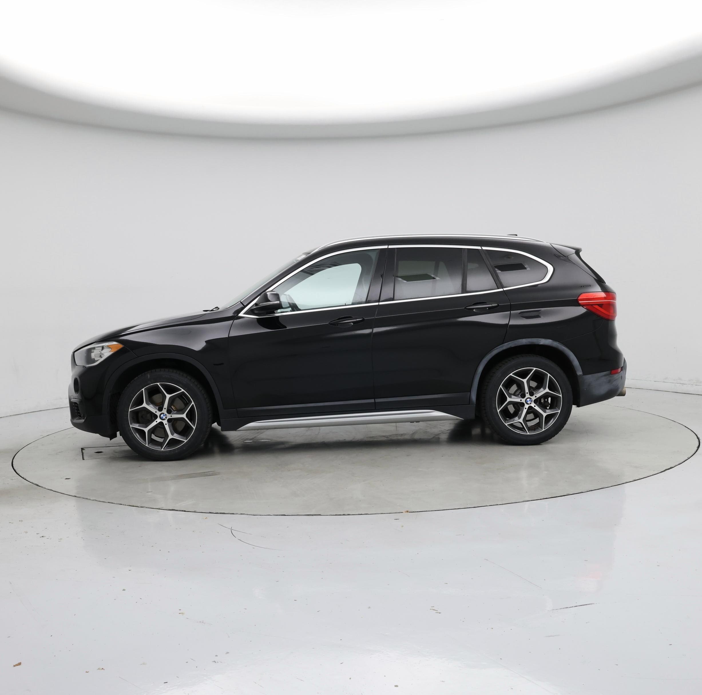 Thumbnail: 2019 BMW X1 - 3