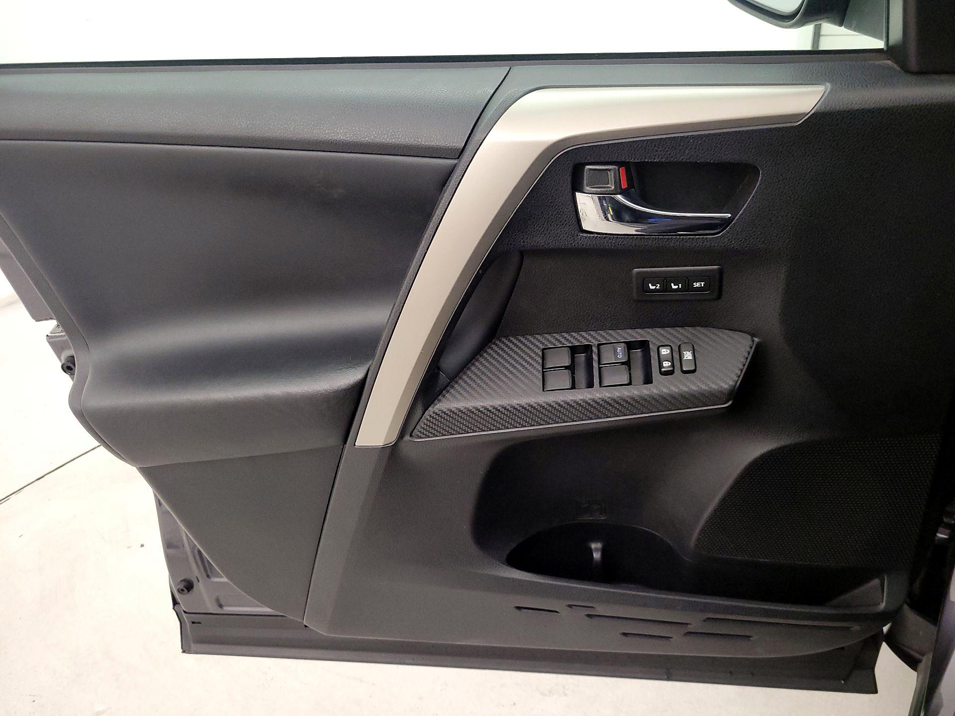 Thumbnail: 2015 Toyota RAV4 - 12