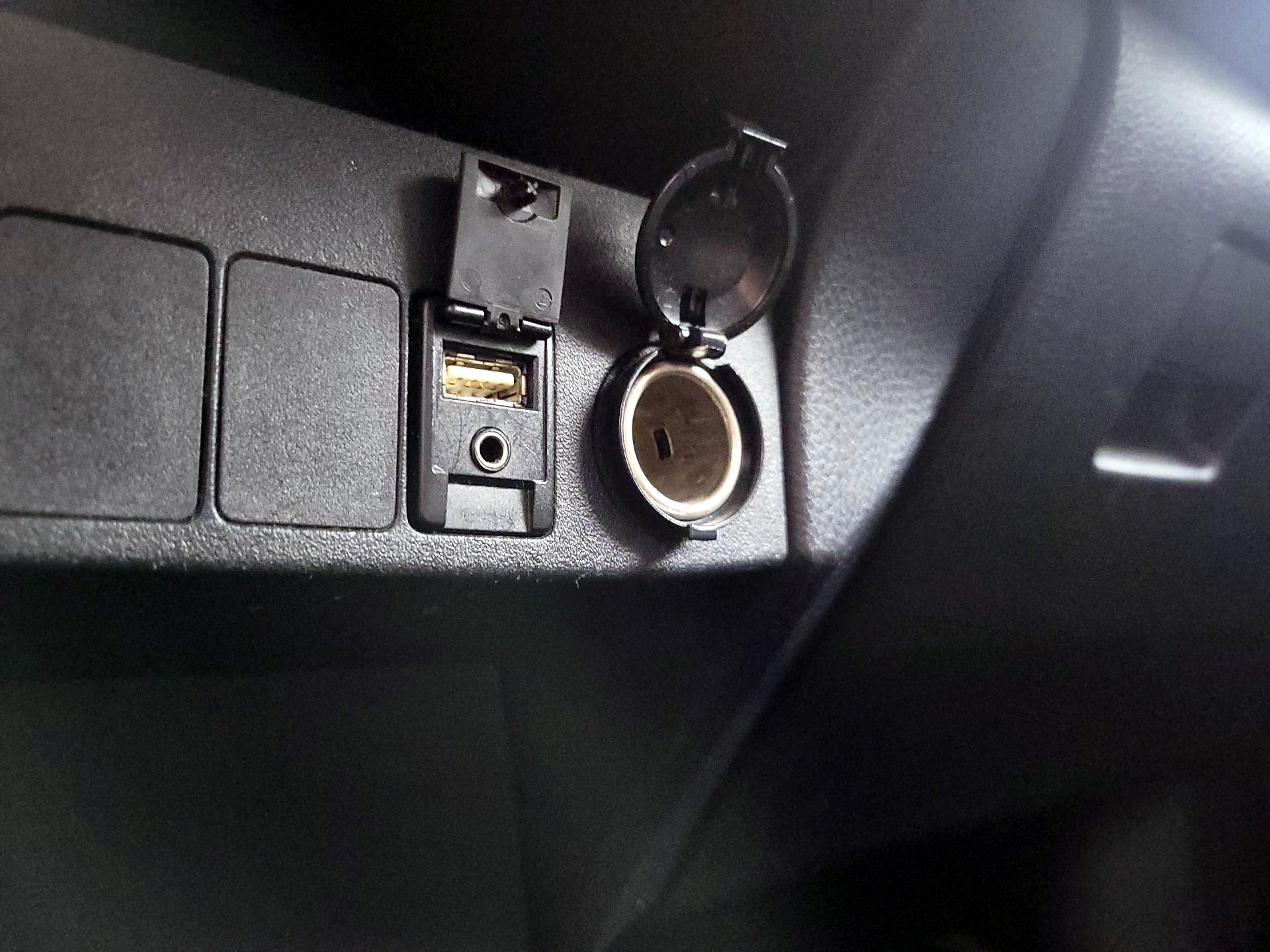Thumbnail: 2015 Toyota RAV4 - 18