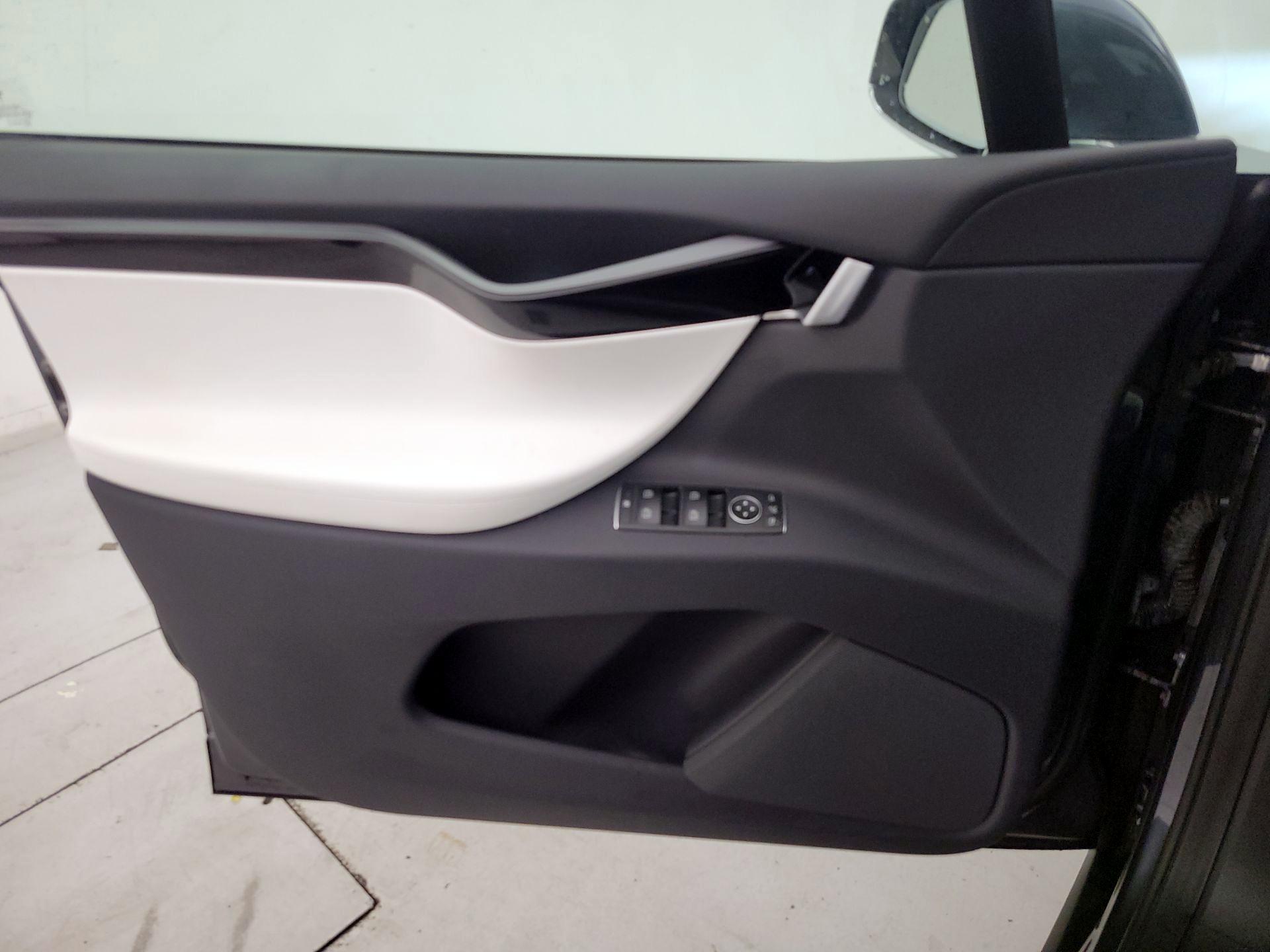 Thumbnail: 2019 Tesla Model X - 12