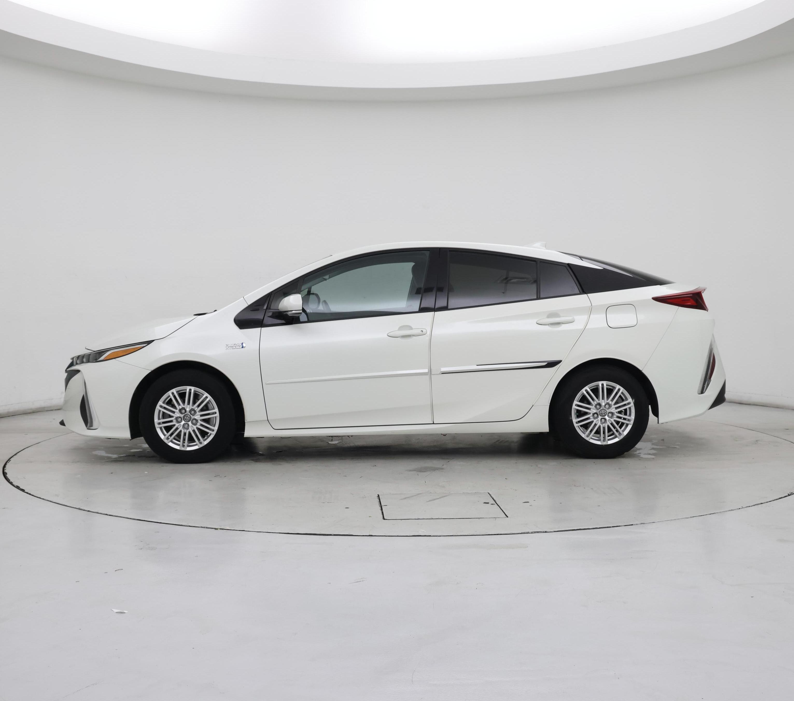 Thumbnail: 2018 Toyota Prius Prime - 3