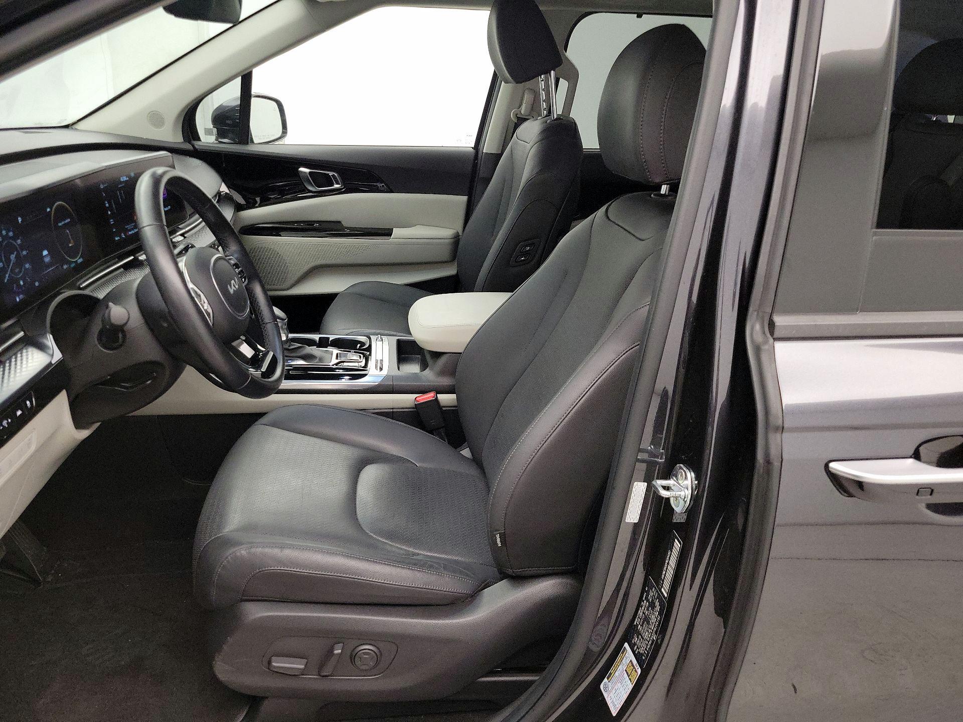 Thumbnail: 2023 Kia Carnival - 11