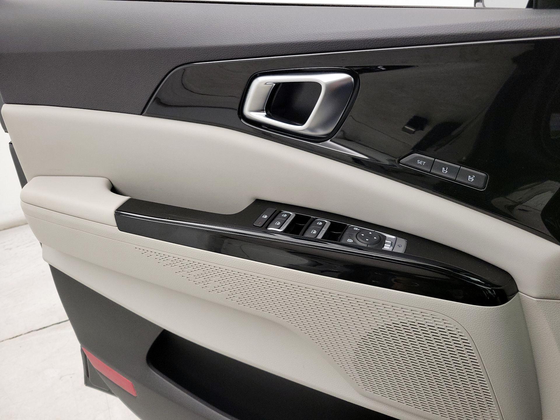 Thumbnail: 2023 Kia Carnival - 12