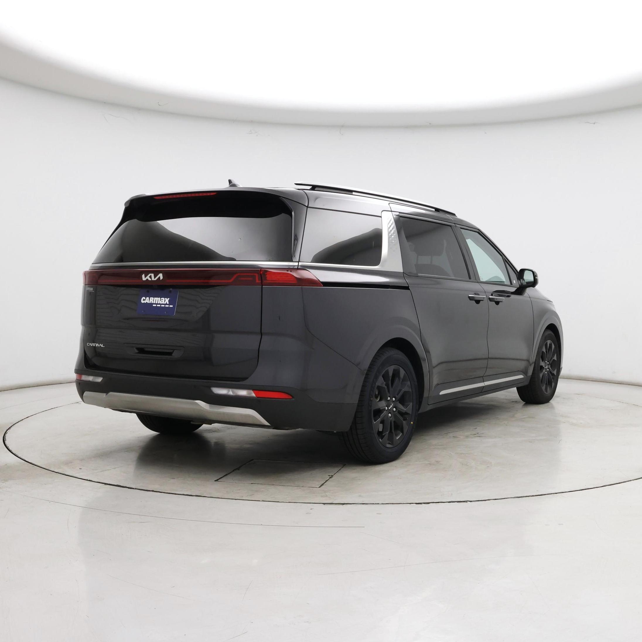 Thumbnail: 2023 Kia Carnival - 8