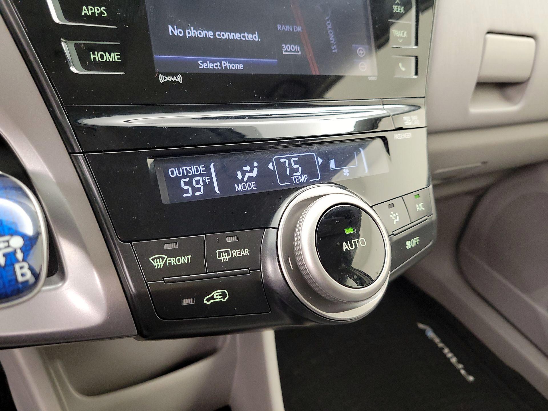 Thumbnail: 2016 Toyota Prius v - 14